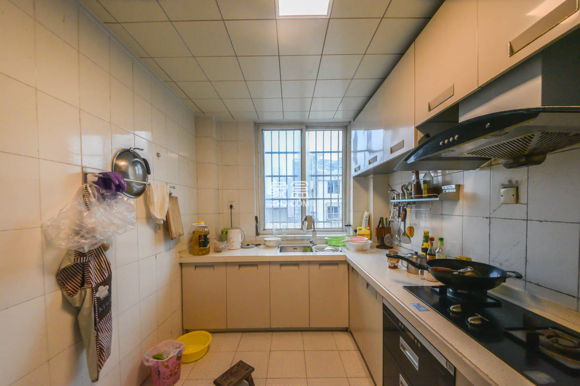 化油器厂宿舍 3室2厅1卫 100.00万 化油器厂宿舍 3室2厅1卫 100.00万厨房