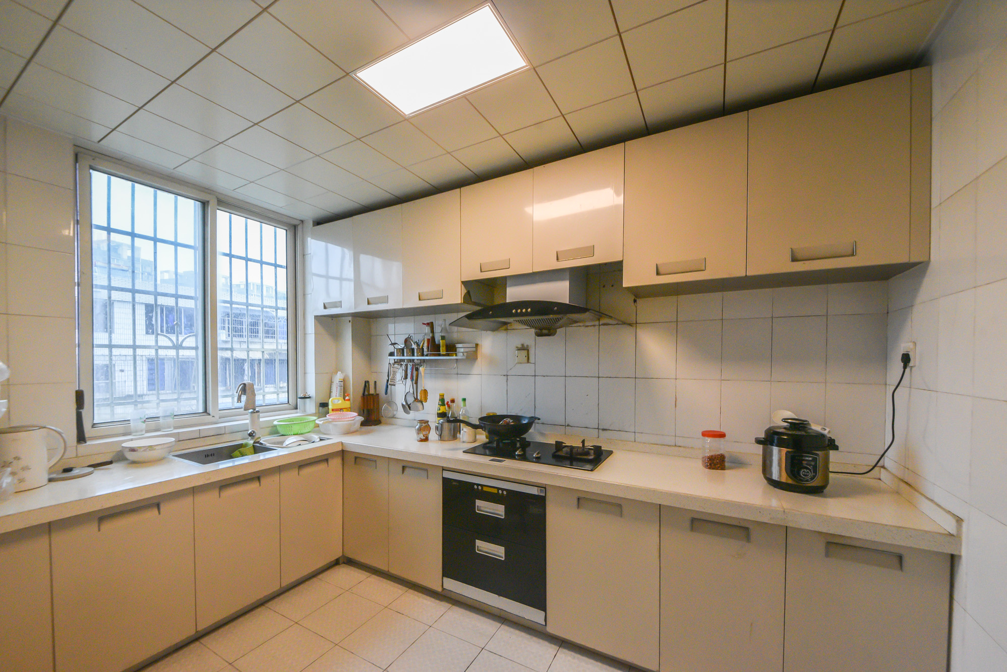 化油器厂宿舍 3室2厅1卫 100.00万 化油器厂宿舍 3室2厅1卫 100.00万厨房