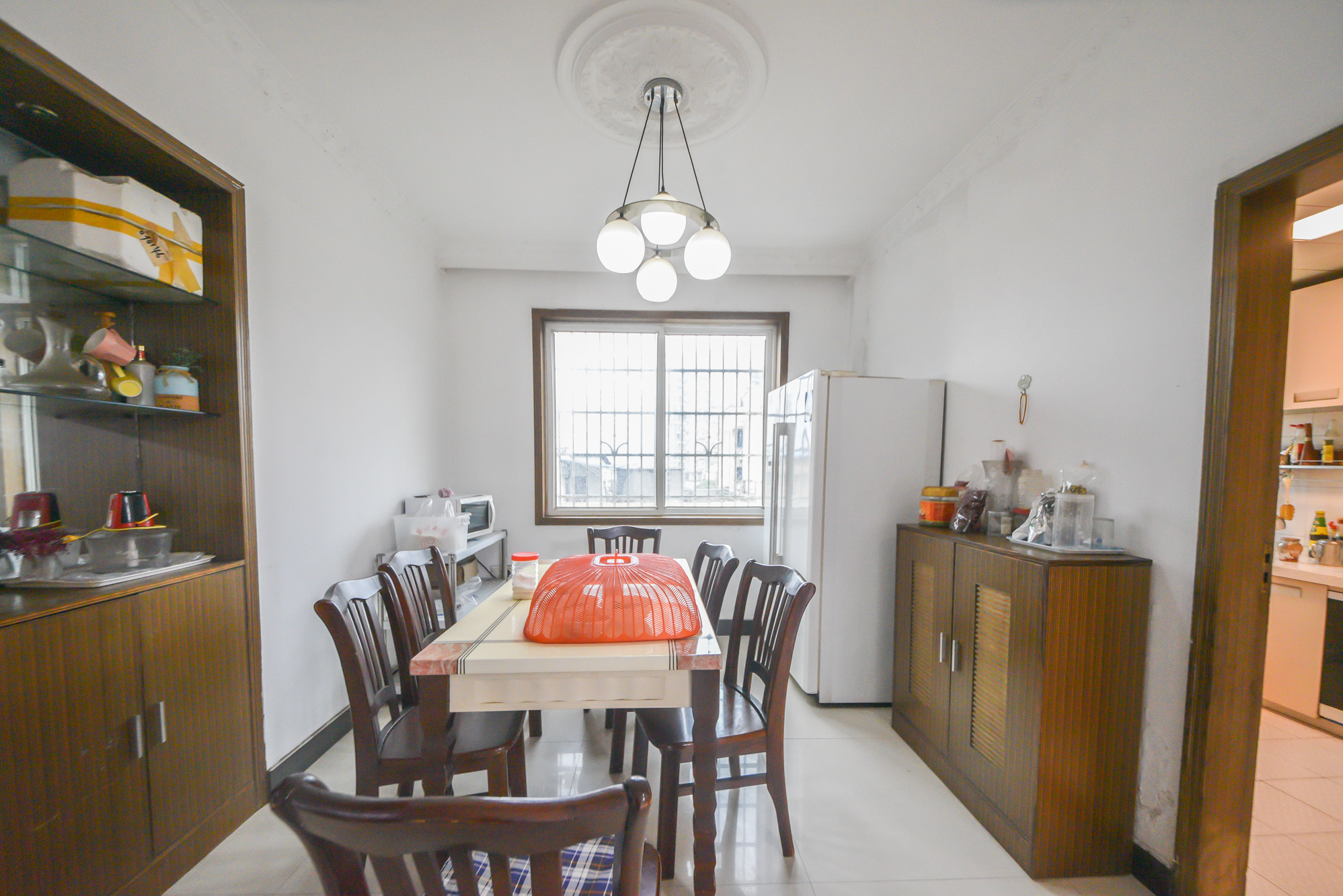 化油器厂宿舍 3室2厅1卫 100.00万 化油器厂宿舍 3室2厅1卫 100.00万客厅