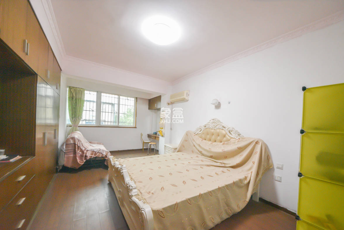 化油器厂宿舍 3室2厅1卫 100.00万 化油器厂宿舍 3室2厅1卫 100.00万卧室