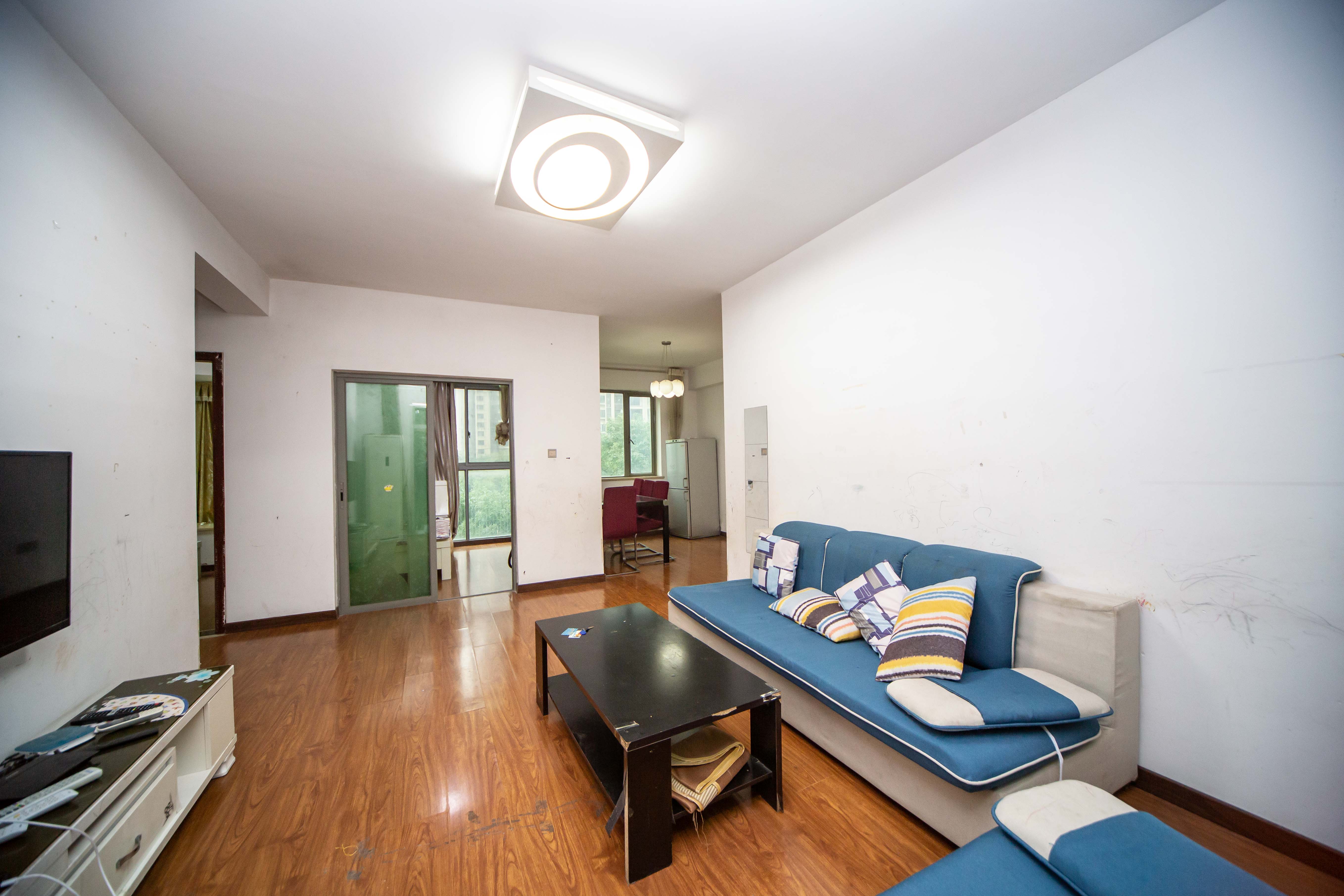 新城新世界一二三期  3室2厅1卫    95.0万 新城新世界一二三期  3室2厅1卫    95.0万客厅