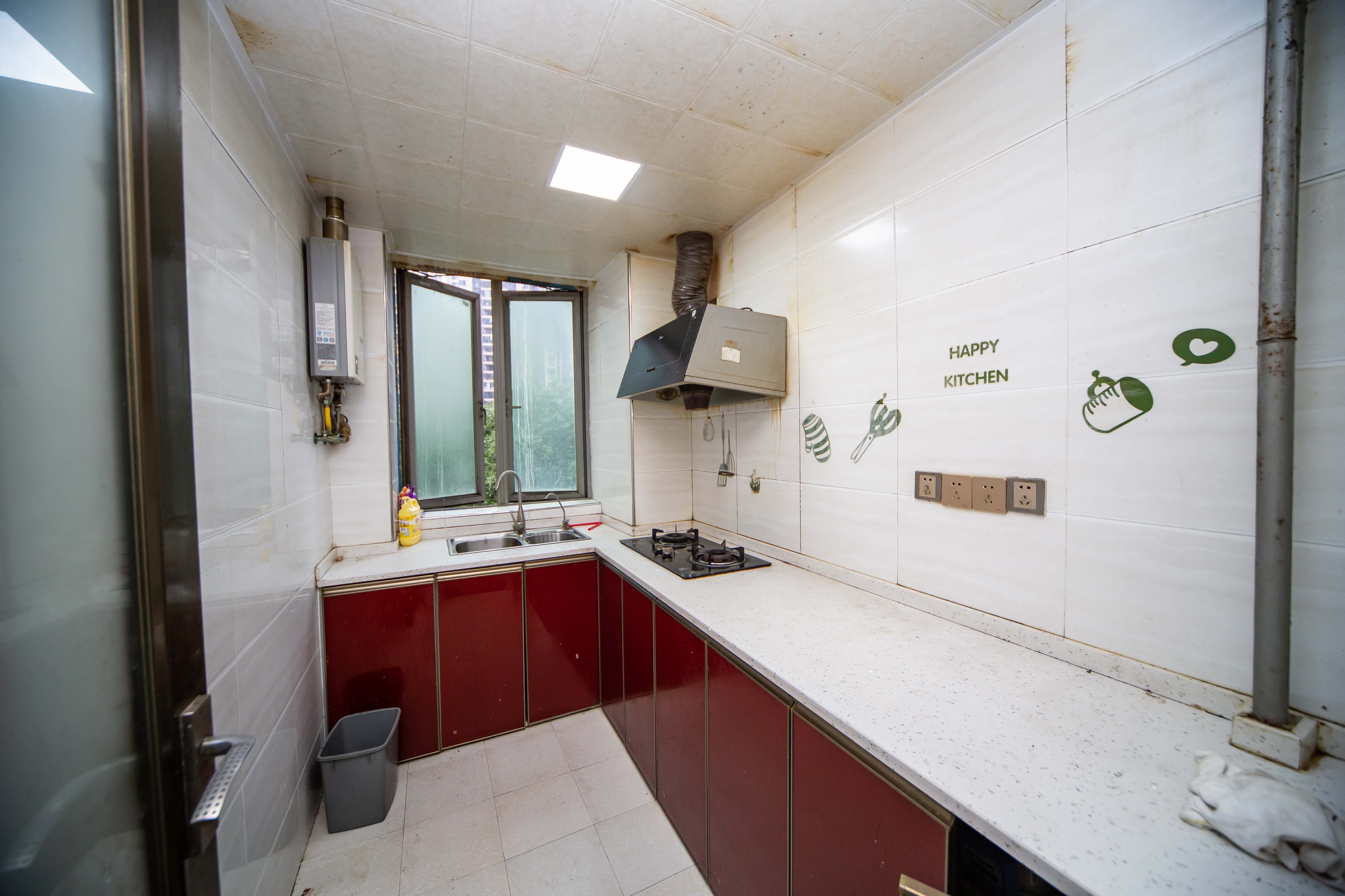 新城新世界一二三期  3室2厅1卫    95.0万 新城新世界一二三期  3室2厅1卫    95.0万厨房