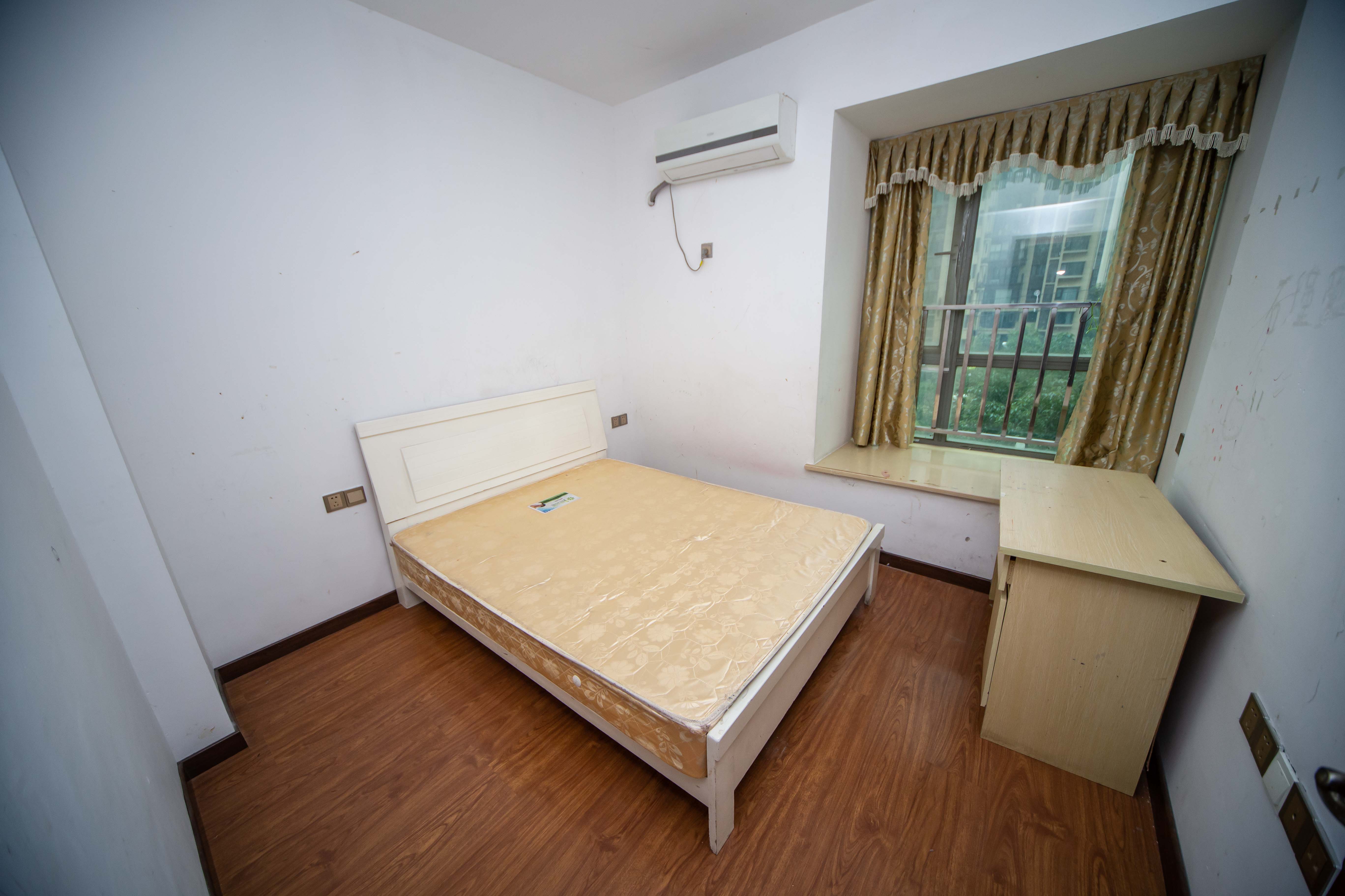 新城新世界一二三期  3室2厅1卫    95.0万 新城新世界一二三期  3室2厅1卫    95.0万卧室