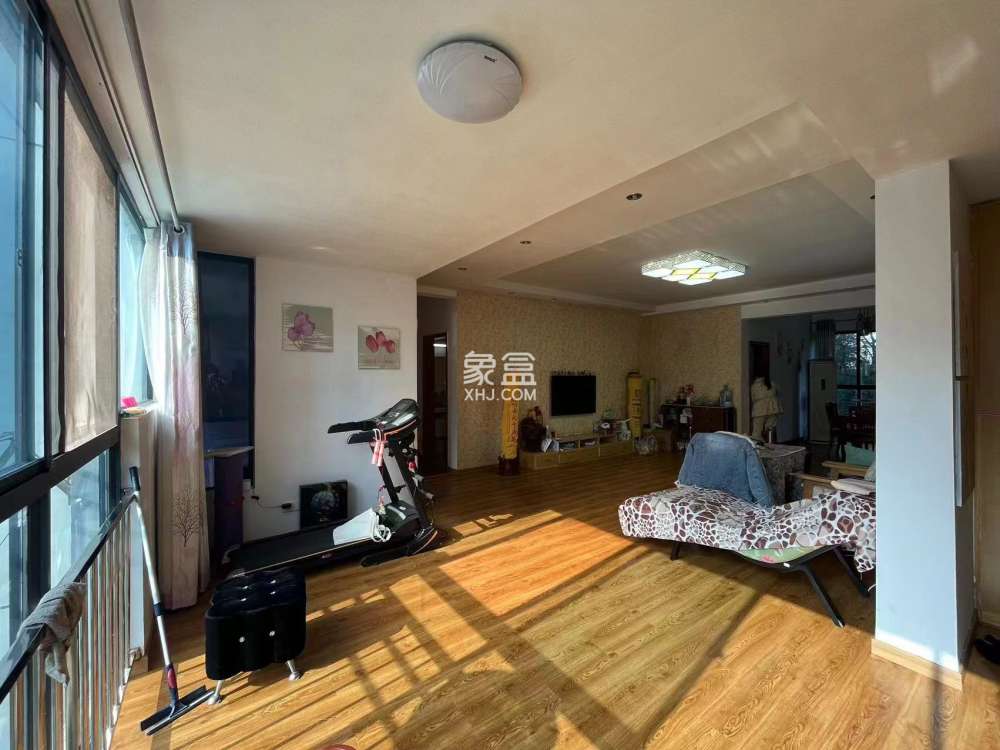 山水国际  3室2厅2卫    82.0万