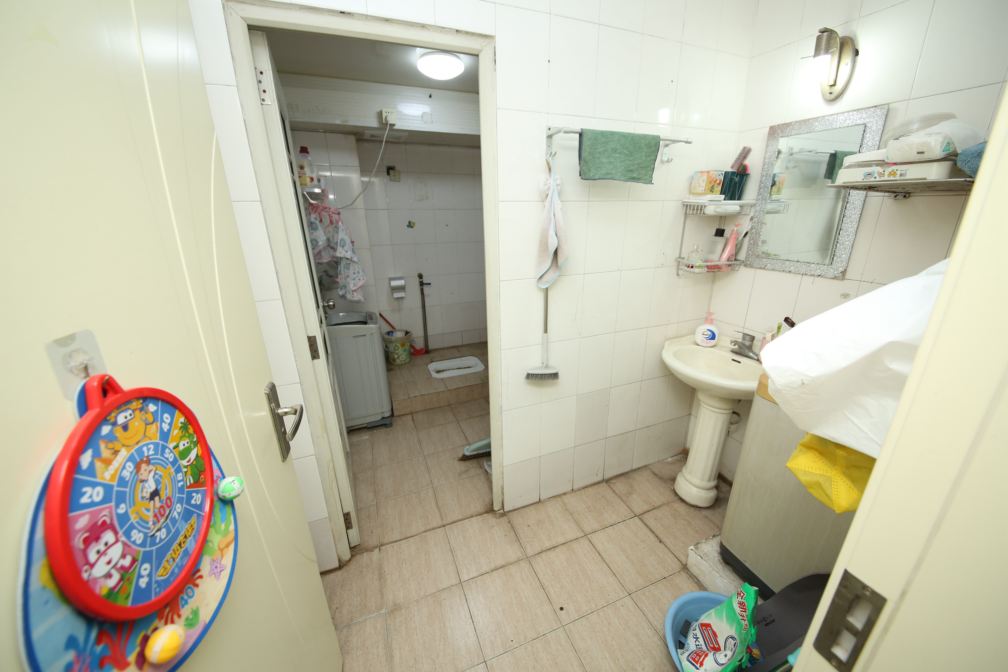 民基大厦  4室3厅2卫   126.00万卫生间