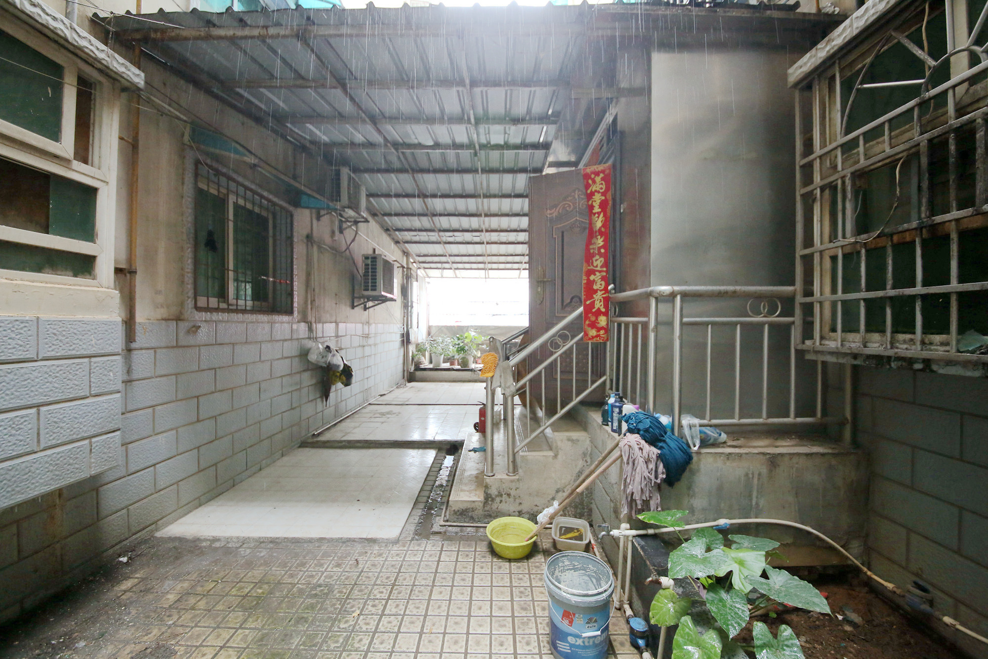 民基大厦  4室3厅2卫   126.00万阳台