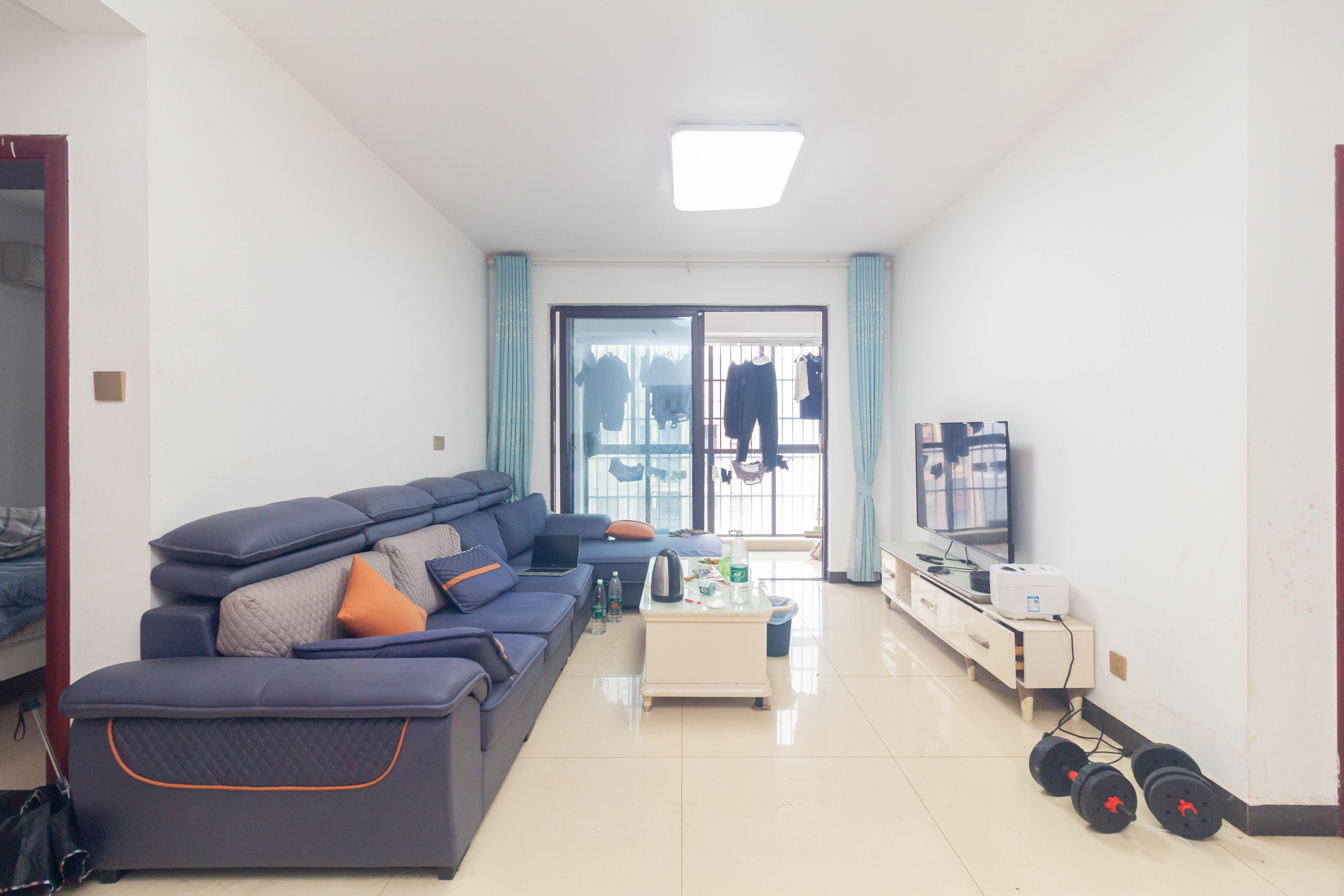 东方美地  3室2厅1卫   75.00万客厅