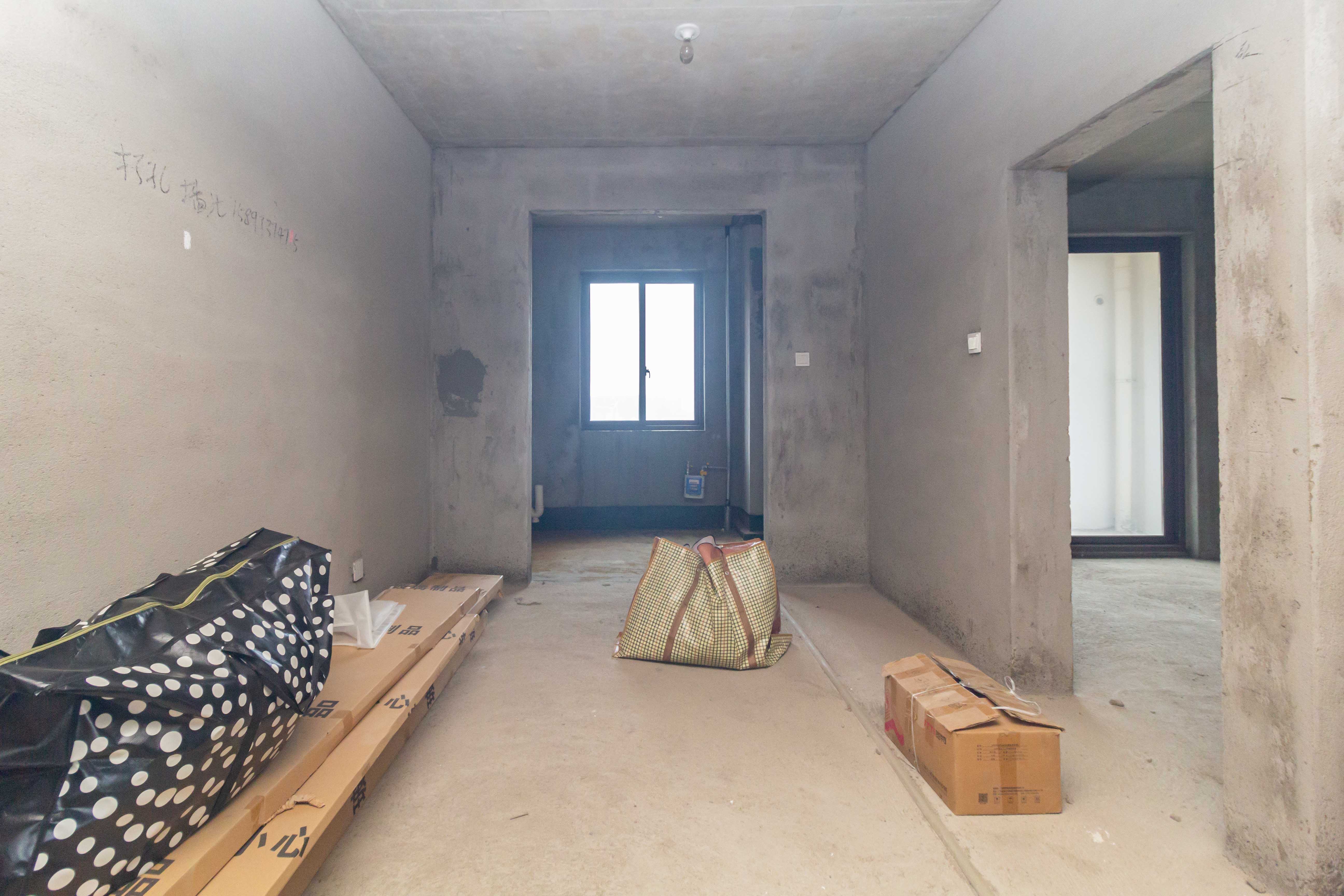 东方美地  3室2厅2卫    97.0万客厅