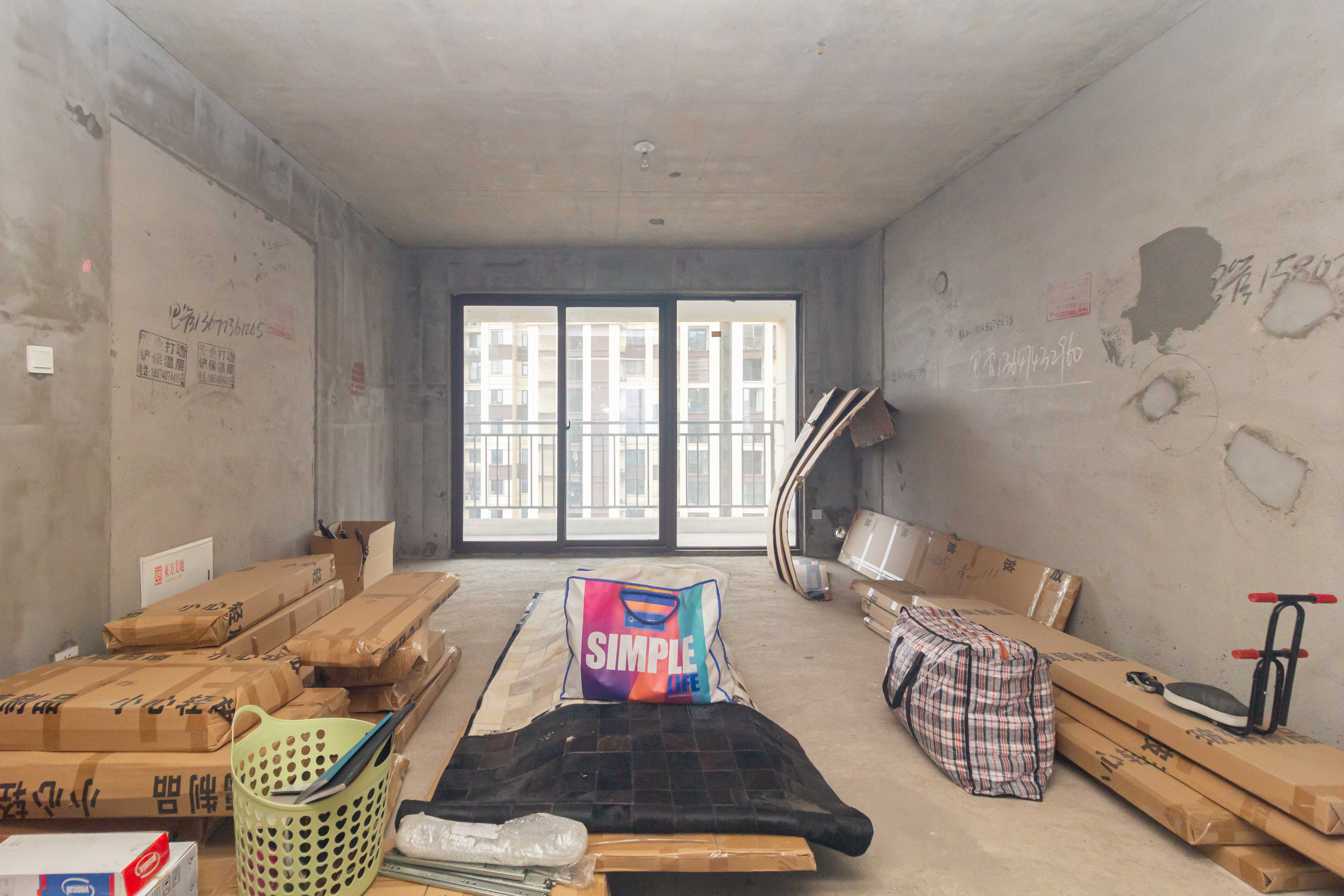 东方美地  3室2厅2卫    97.0万客厅