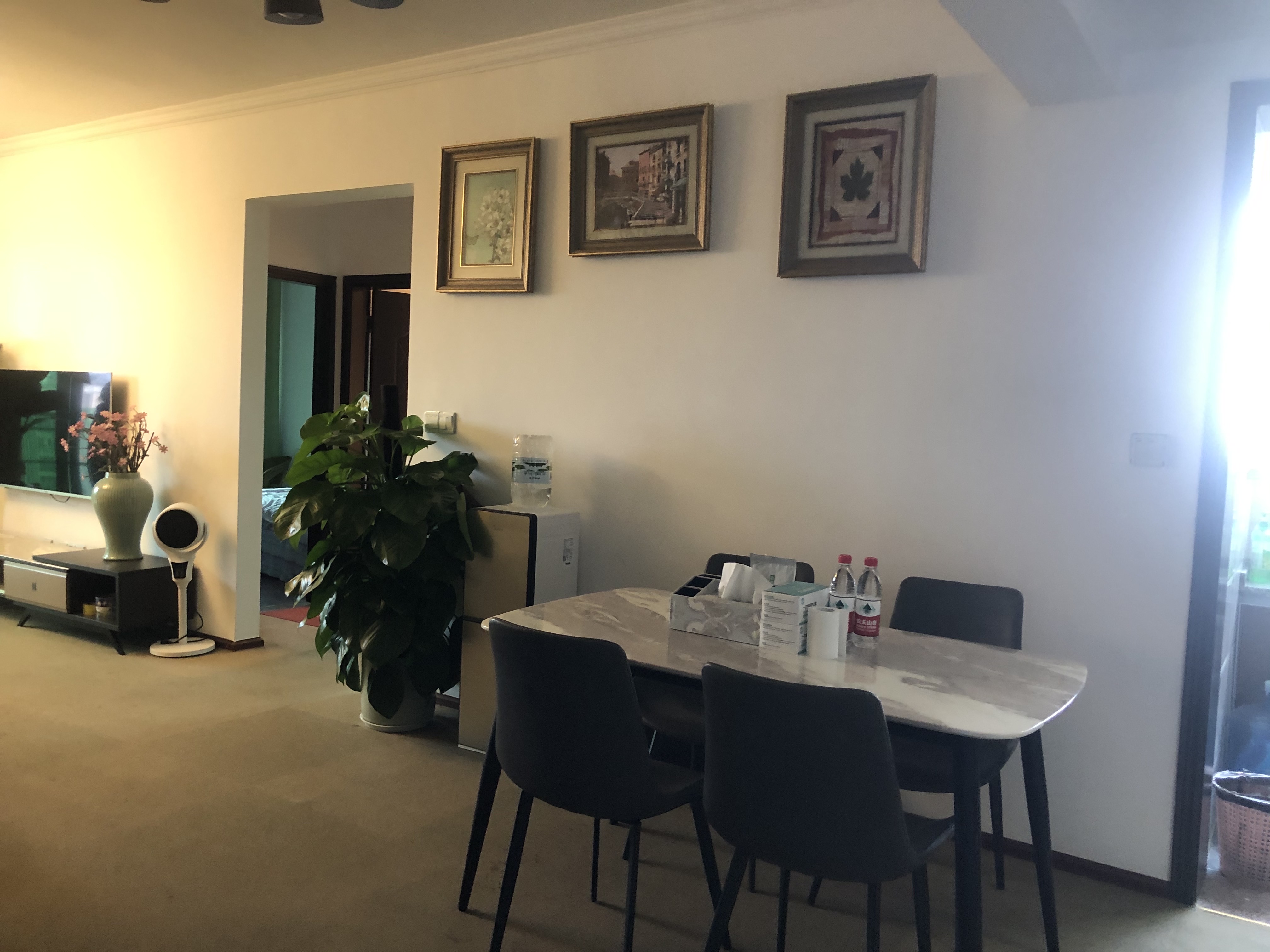 中天会展城A区  2室2厅1卫   2400.00元/月室内图
