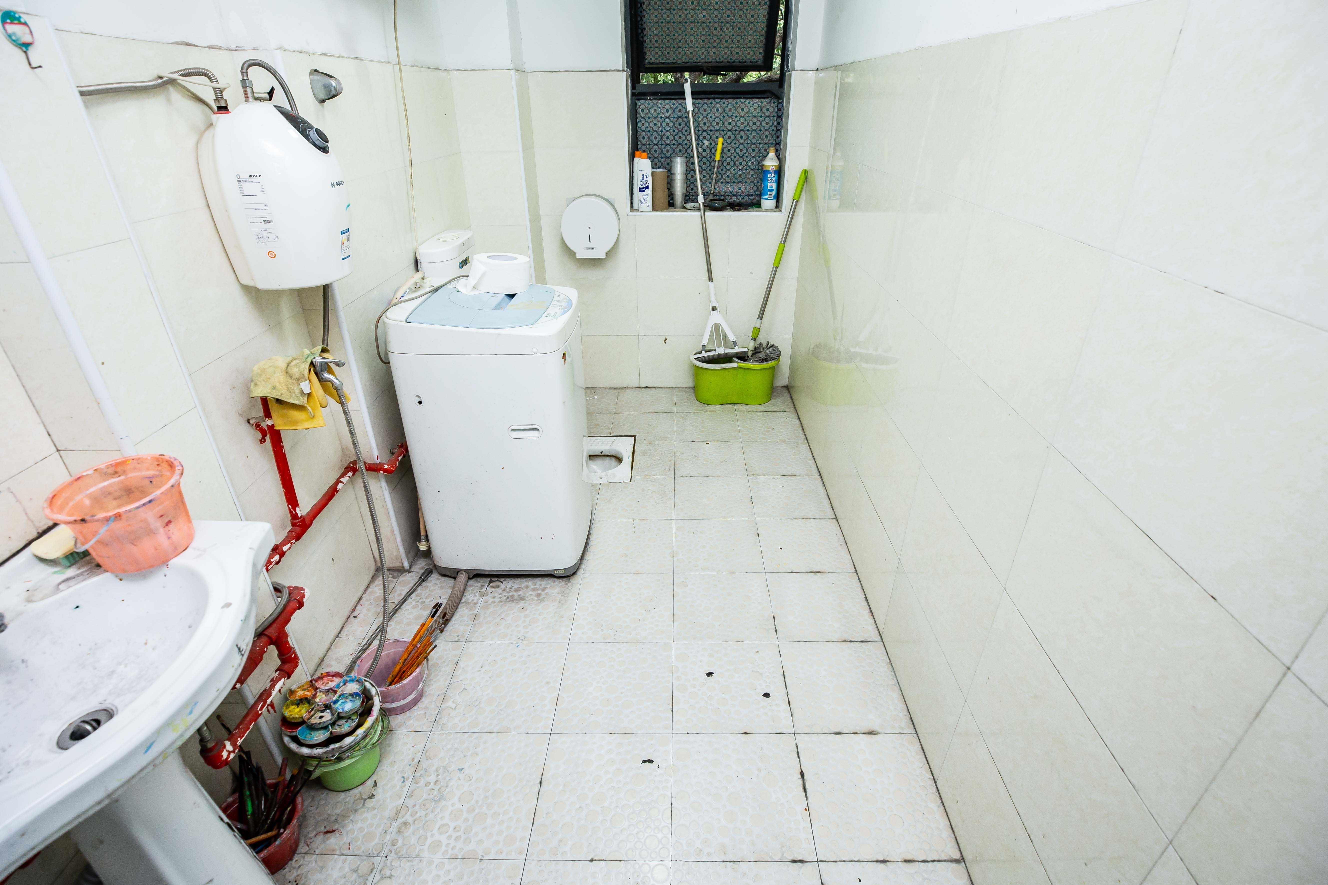 莱茵城 4室2厅2卫 122.0万 莱茵城 4室2厅2卫 122.0万卫生间