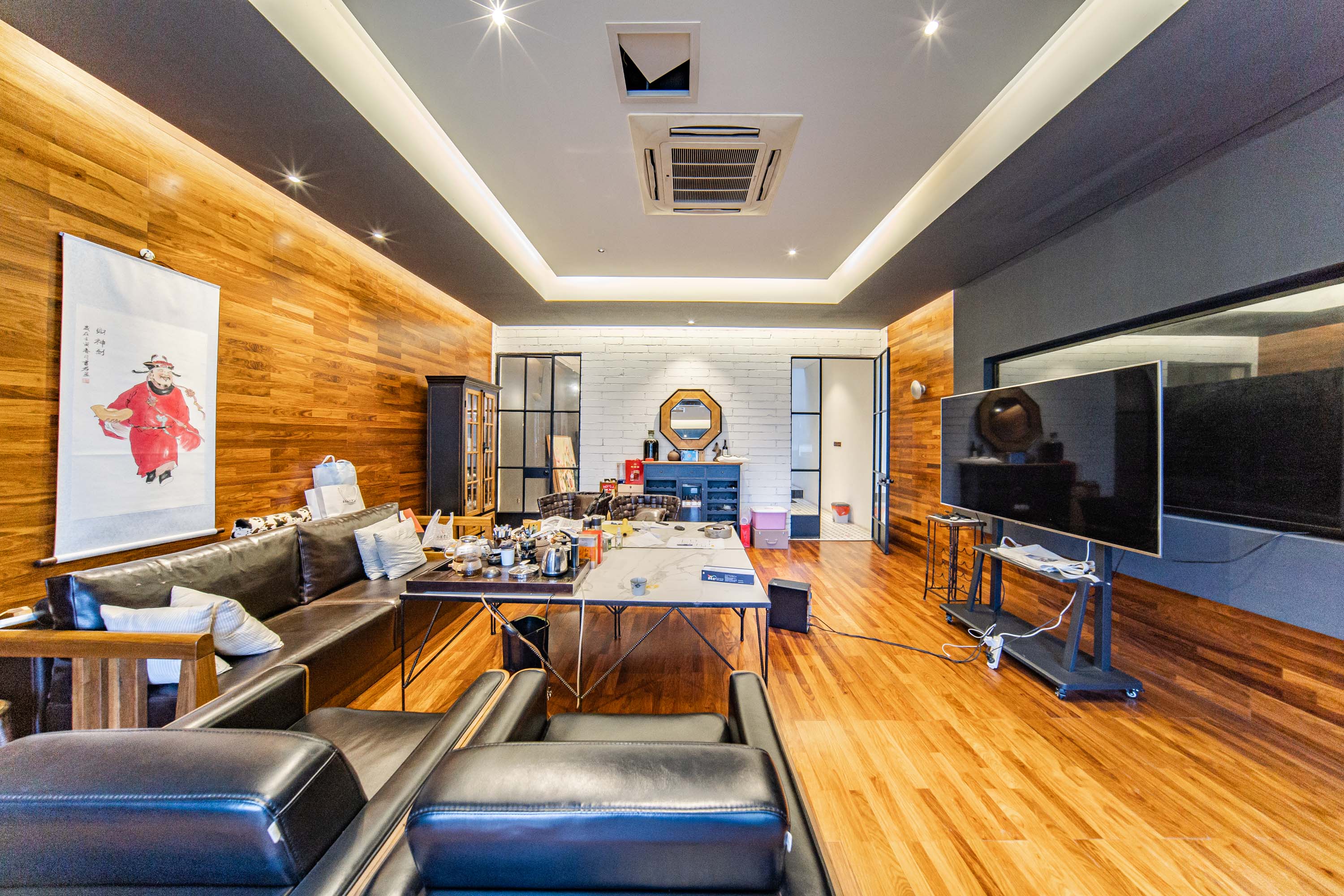 阳光100三期  8室2厅1卫    800.0万 阳光100三期  8室2厅1卫    800.0万客厅