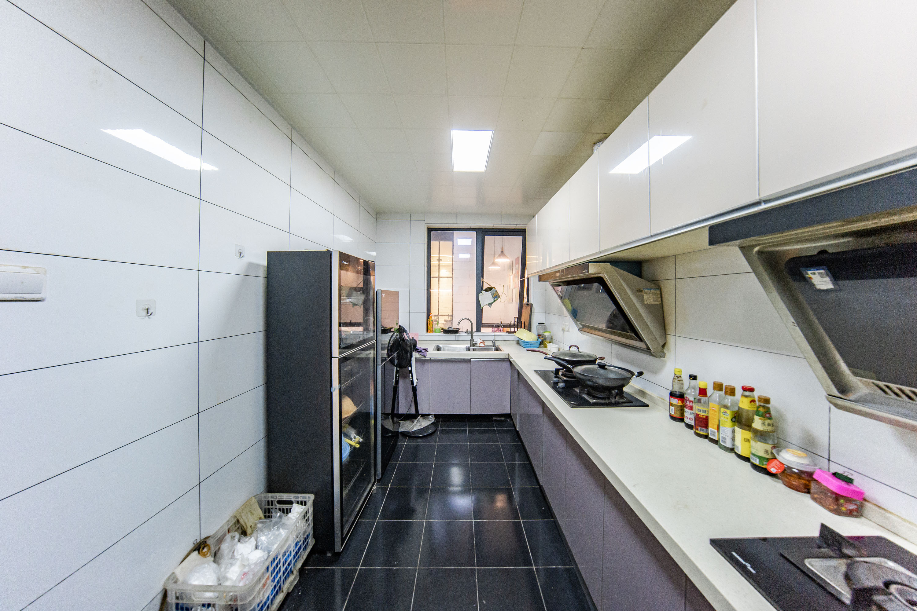 阳光100三期  8室2厅1卫    800.0万 阳光100三期  8室2厅1卫    800.0万厨房