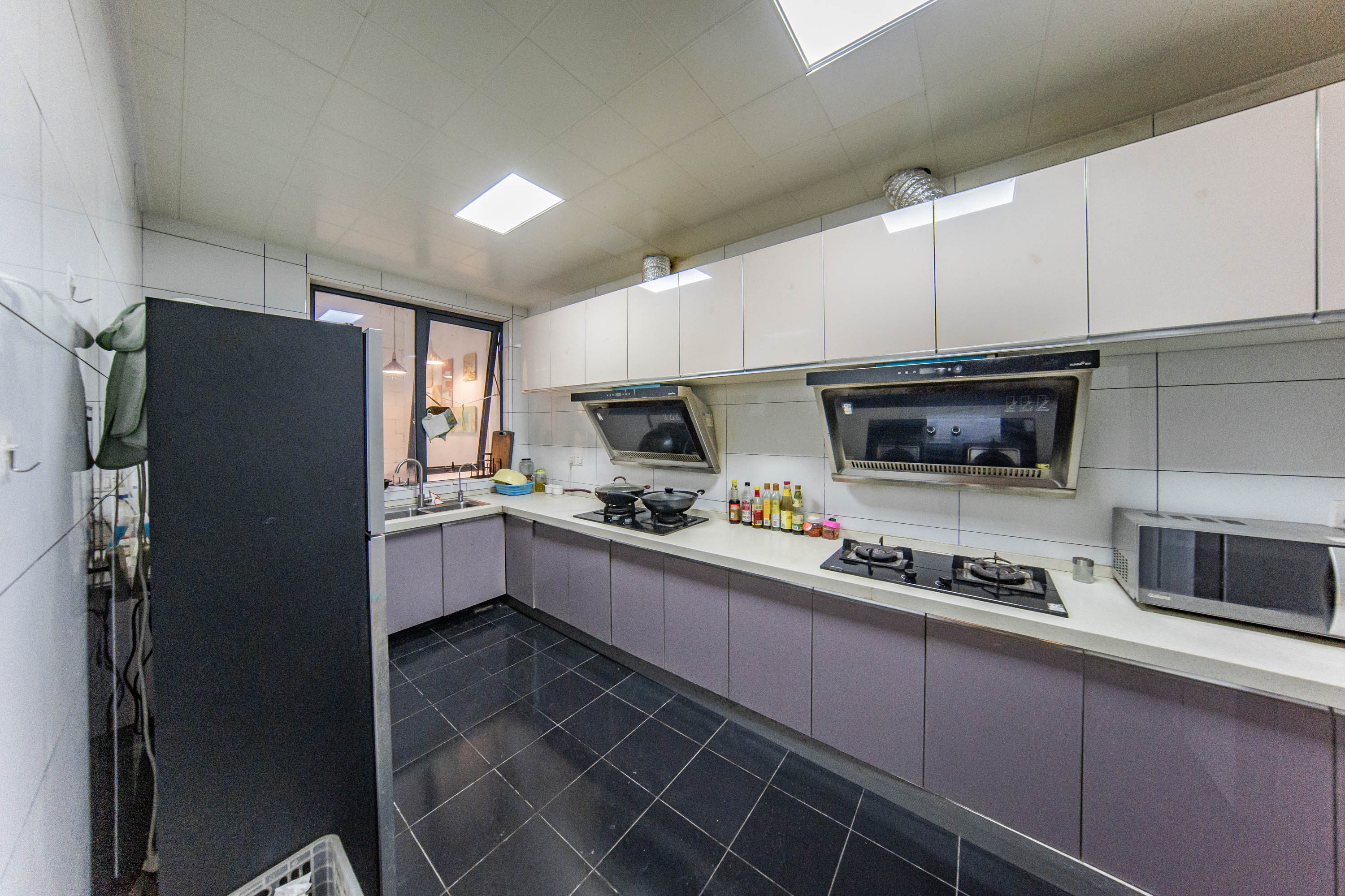 阳光100三期  8室2厅1卫    800.0万 阳光100三期  8室2厅1卫    800.0万厨房