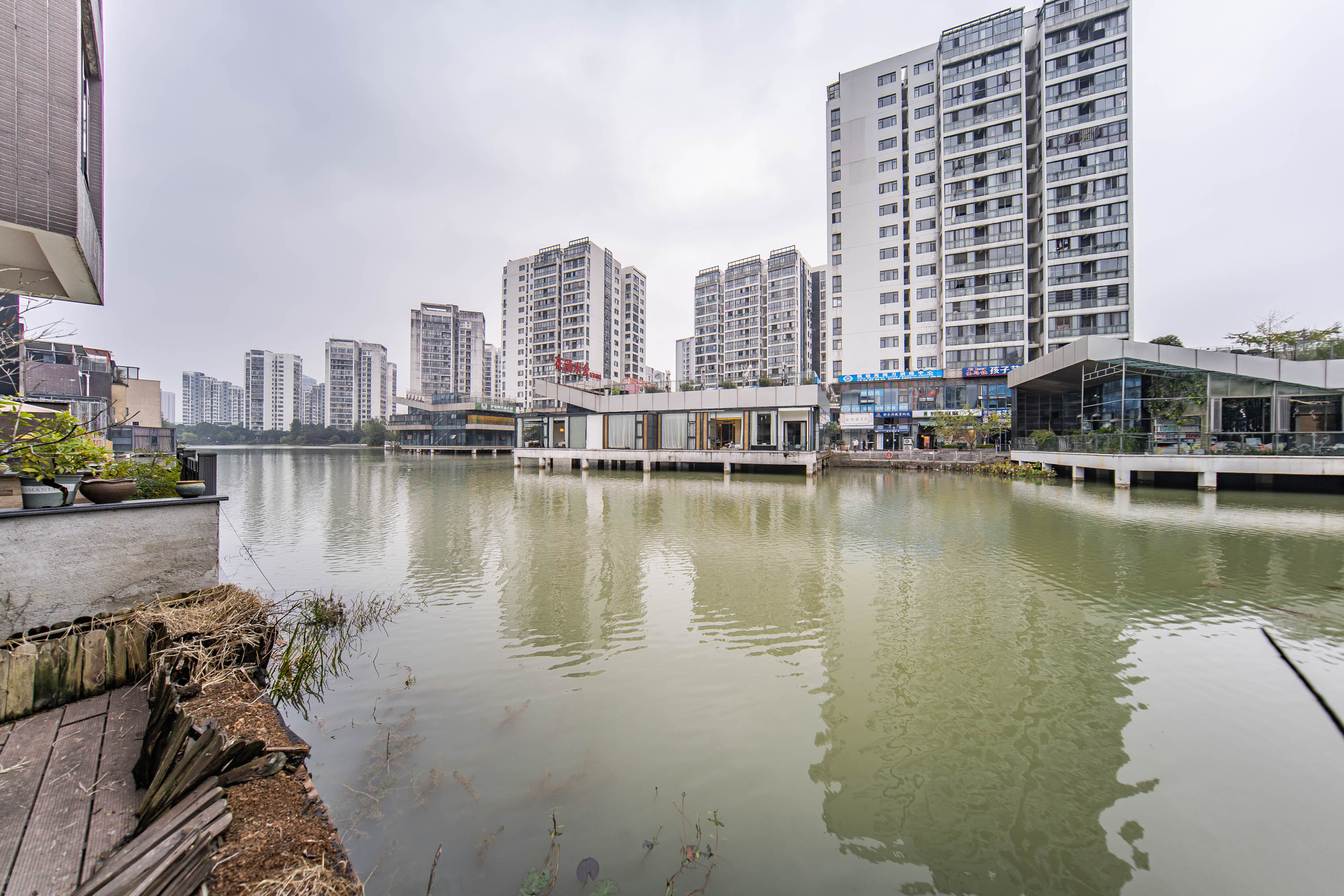 阳光100三期  8室2厅1卫    800.0万 阳光100三期  8室2厅1卫    800.0万其他