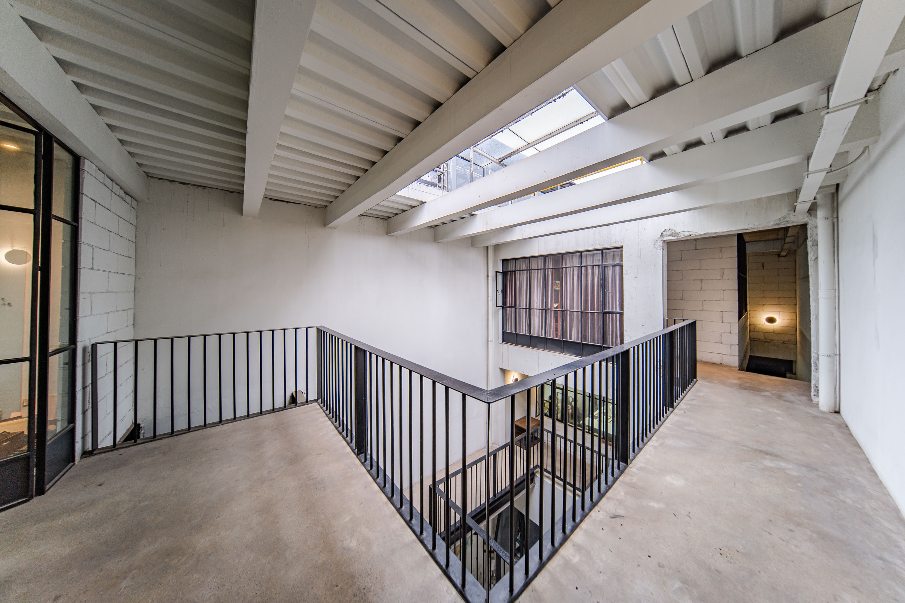 阳光100三期  8室2厅1卫    800.0万 阳光100三期  8室2厅1卫    800.0万其他