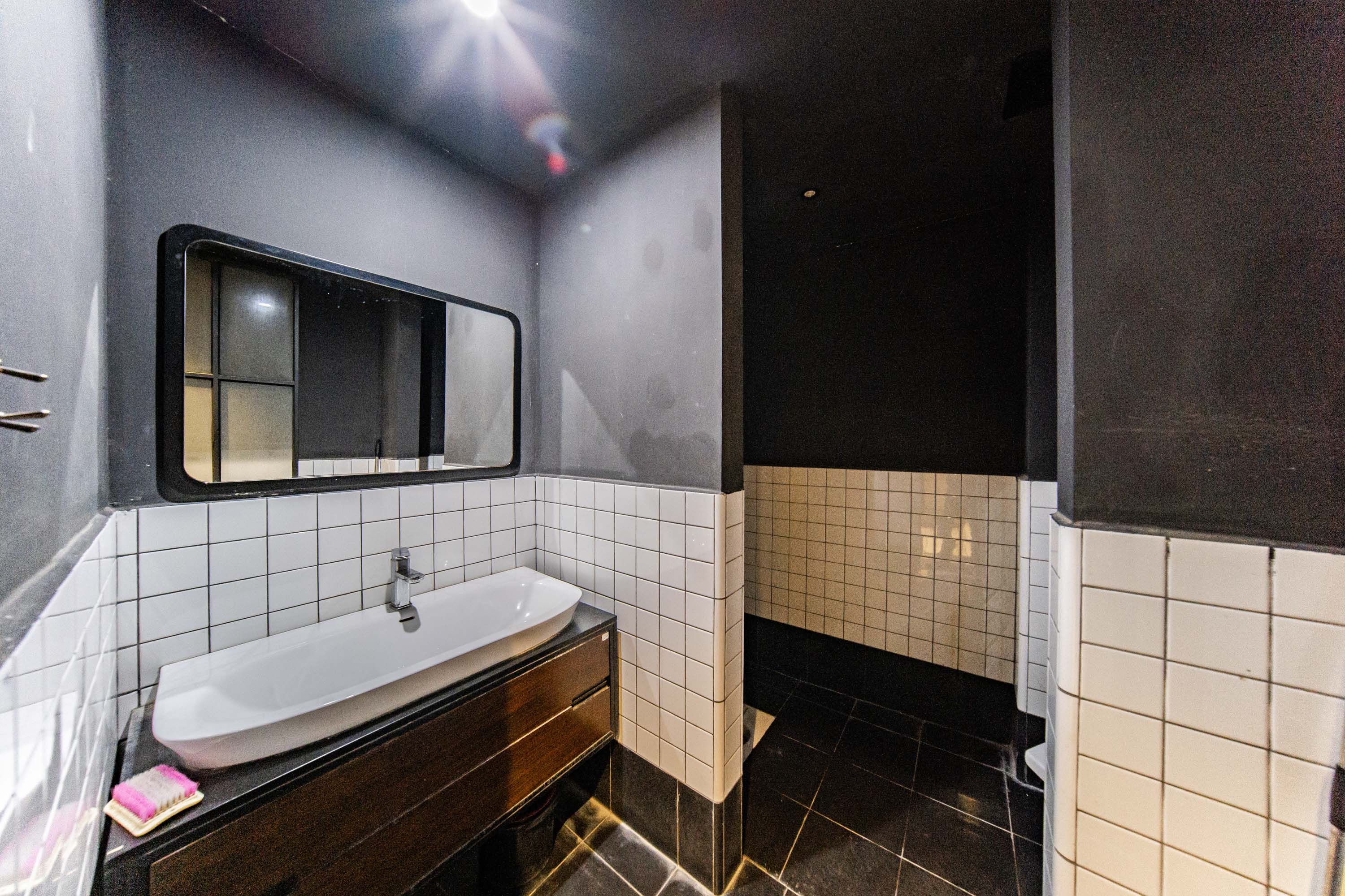 阳光100三期  8室2厅1卫    800.0万 阳光100三期  8室2厅1卫    800.0万卫生间