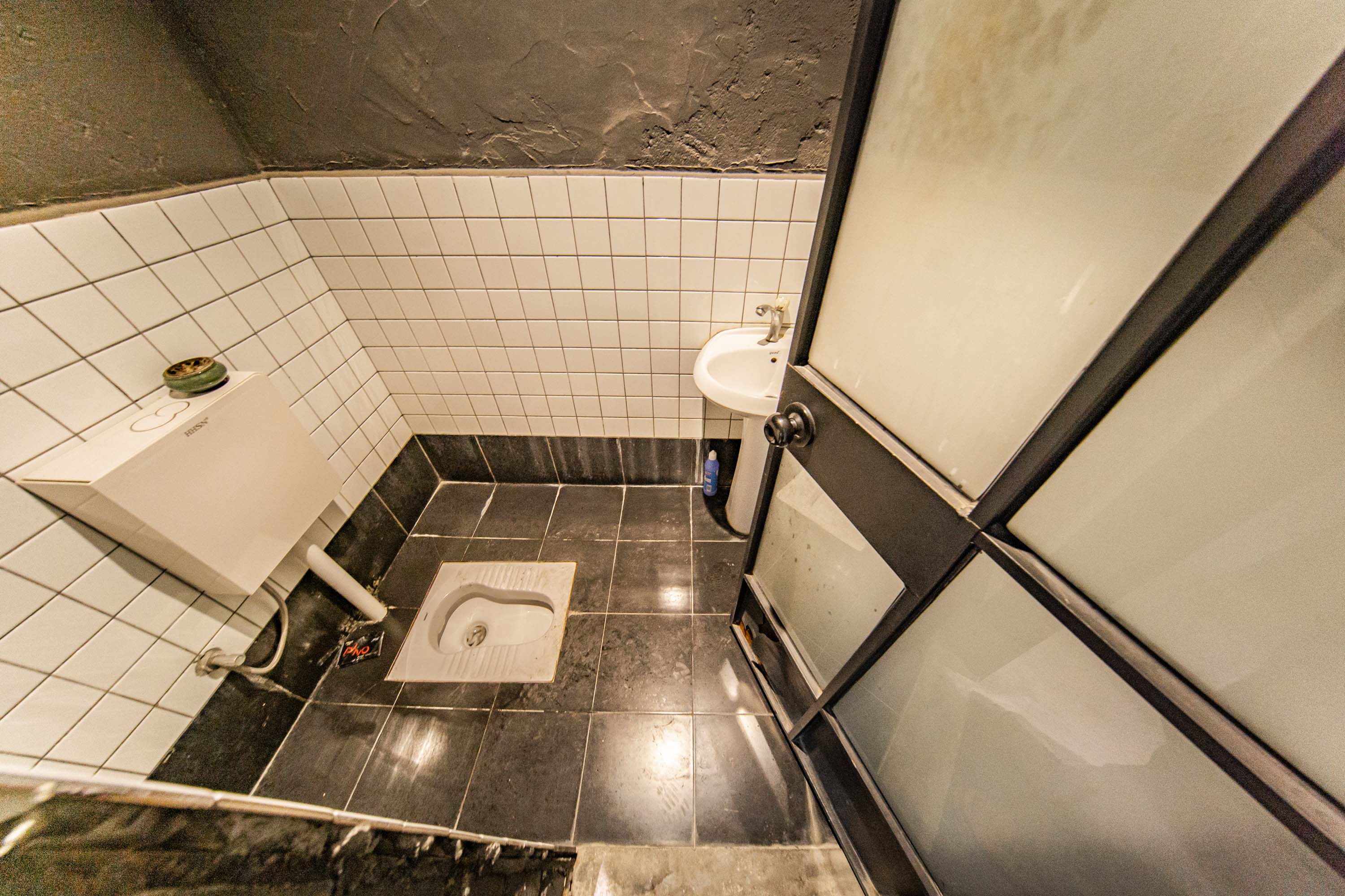 阳光100三期  8室2厅1卫    800.0万 阳光100三期  8室2厅1卫    800.0万卫生间