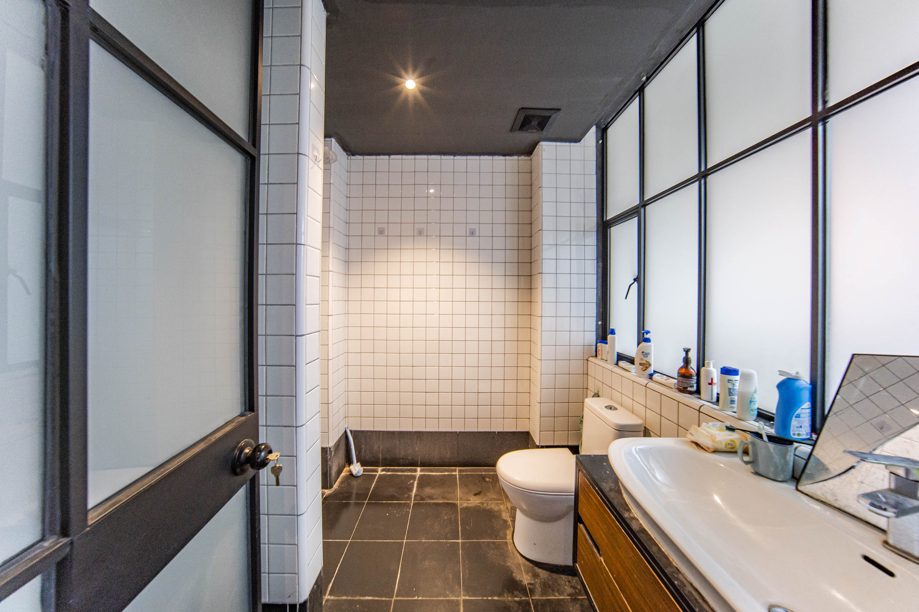 阳光100三期  8室2厅1卫    800.0万 阳光100三期  8室2厅1卫    800.0万卫生间