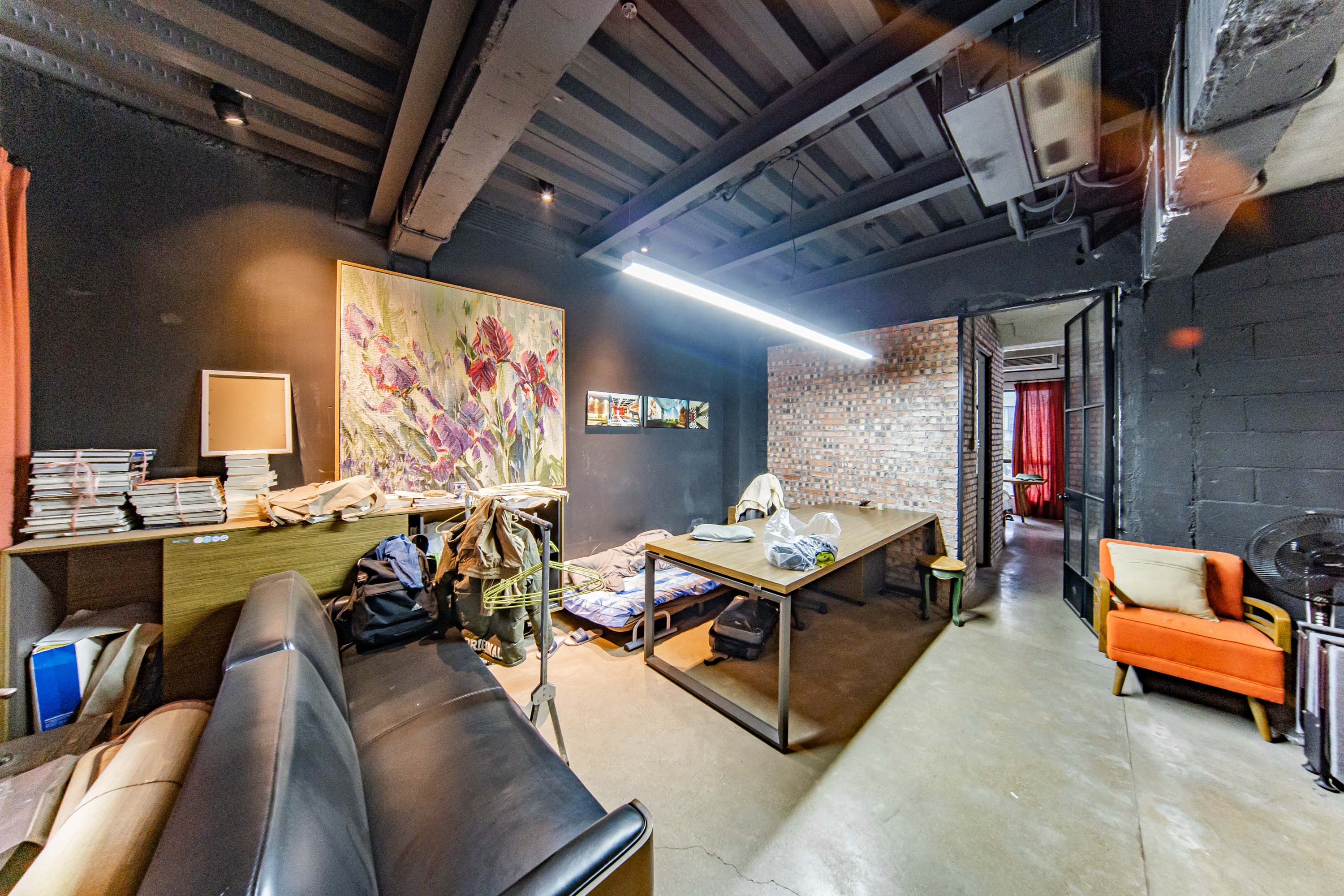 阳光100三期  8室2厅1卫    800.0万 阳光100三期  8室2厅1卫    800.0万卧室