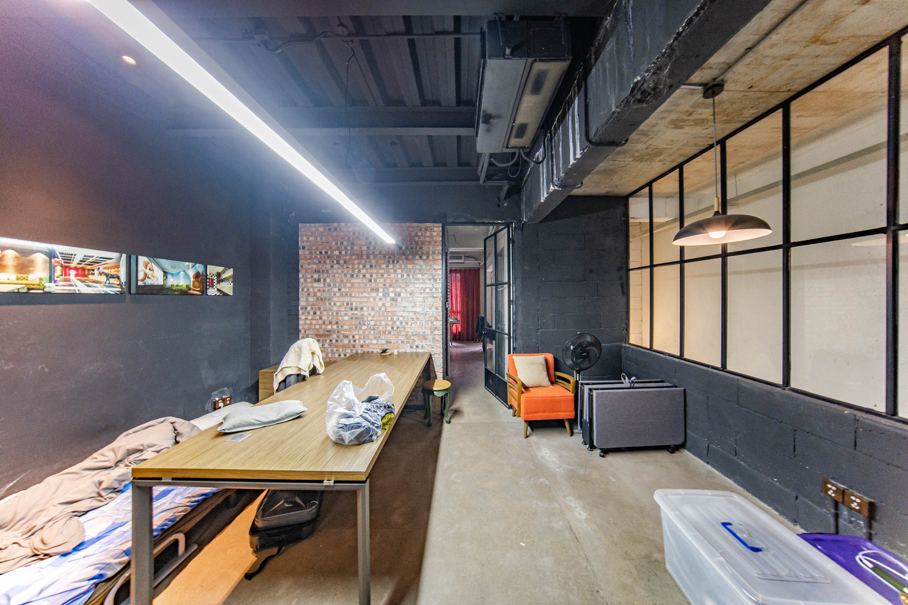 阳光100三期  8室2厅1卫    800.0万 阳光100三期  8室2厅1卫    800.0万卧室