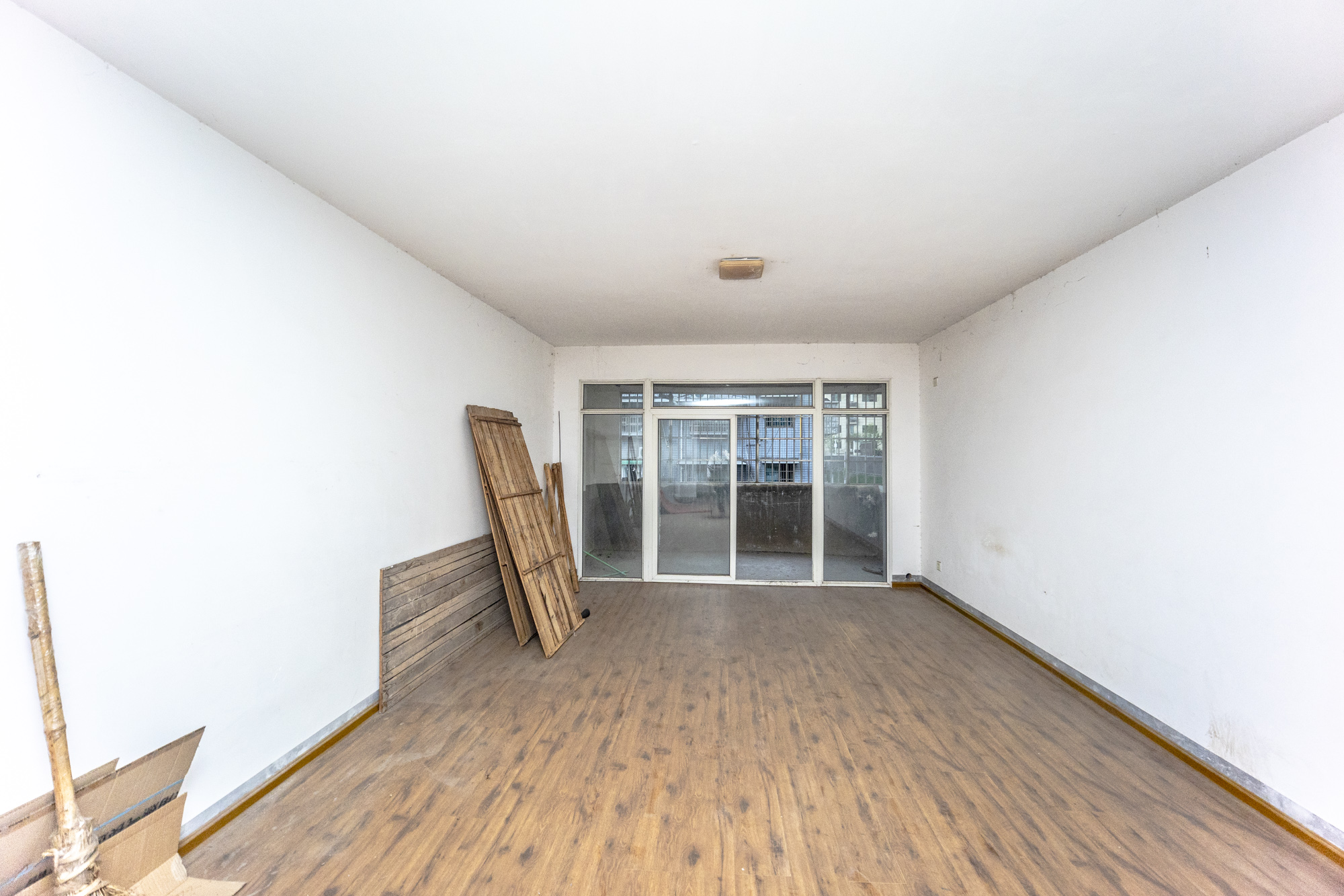 建工宿舍  3室2厅1卫   85.00万