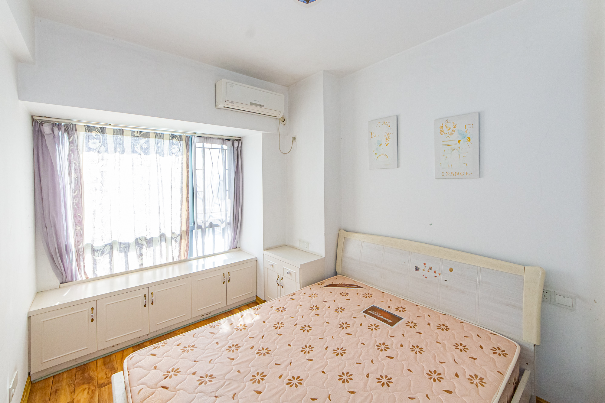 滨江君悦香邸 3室2厅1卫 130.0万 滨江君悦香邸 3室2厅1卫 130.0万卧室