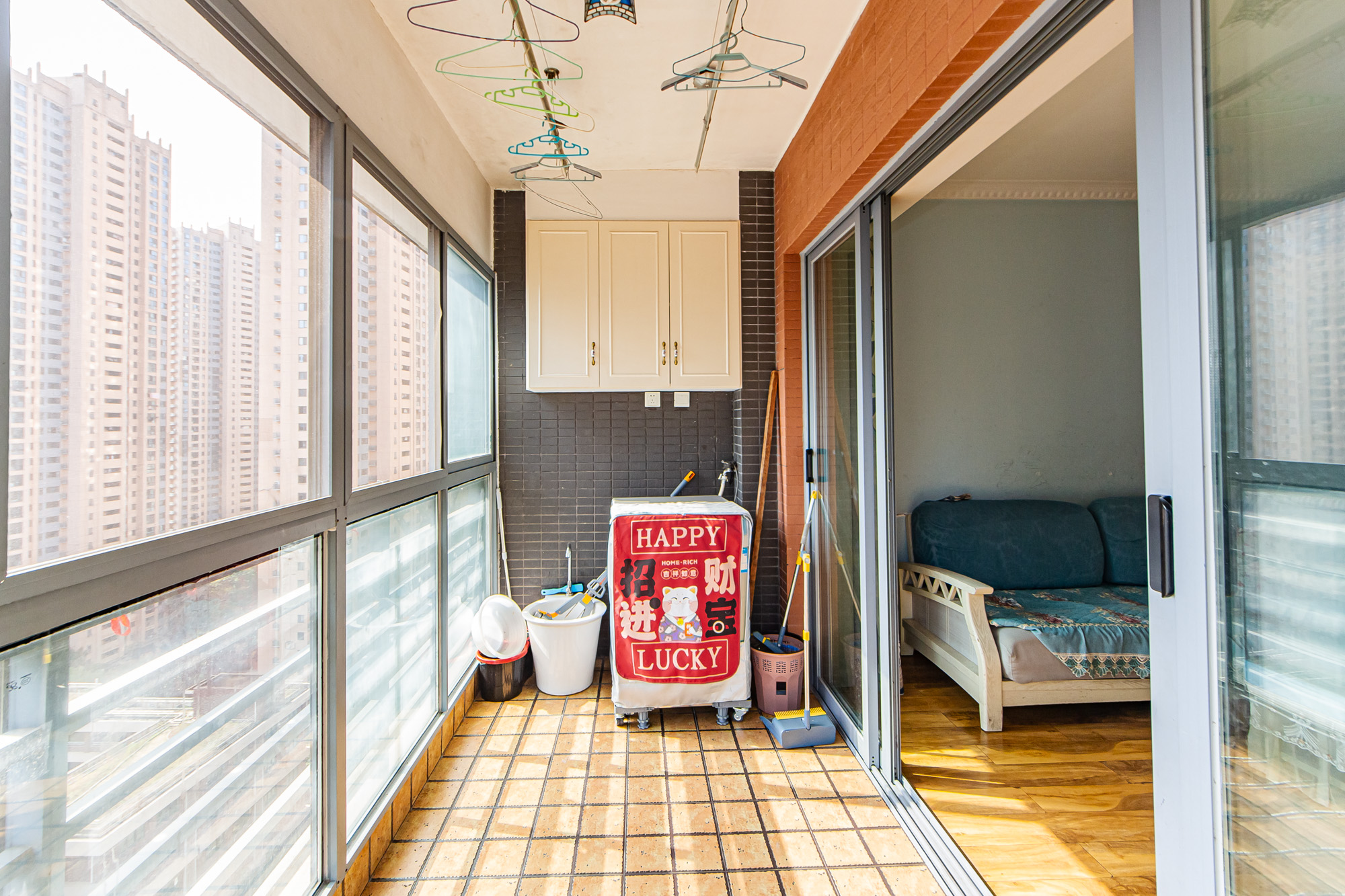 滨江君悦香邸 3室2厅1卫 130.0万 滨江君悦香邸 3室2厅1卫 130.0万阳台