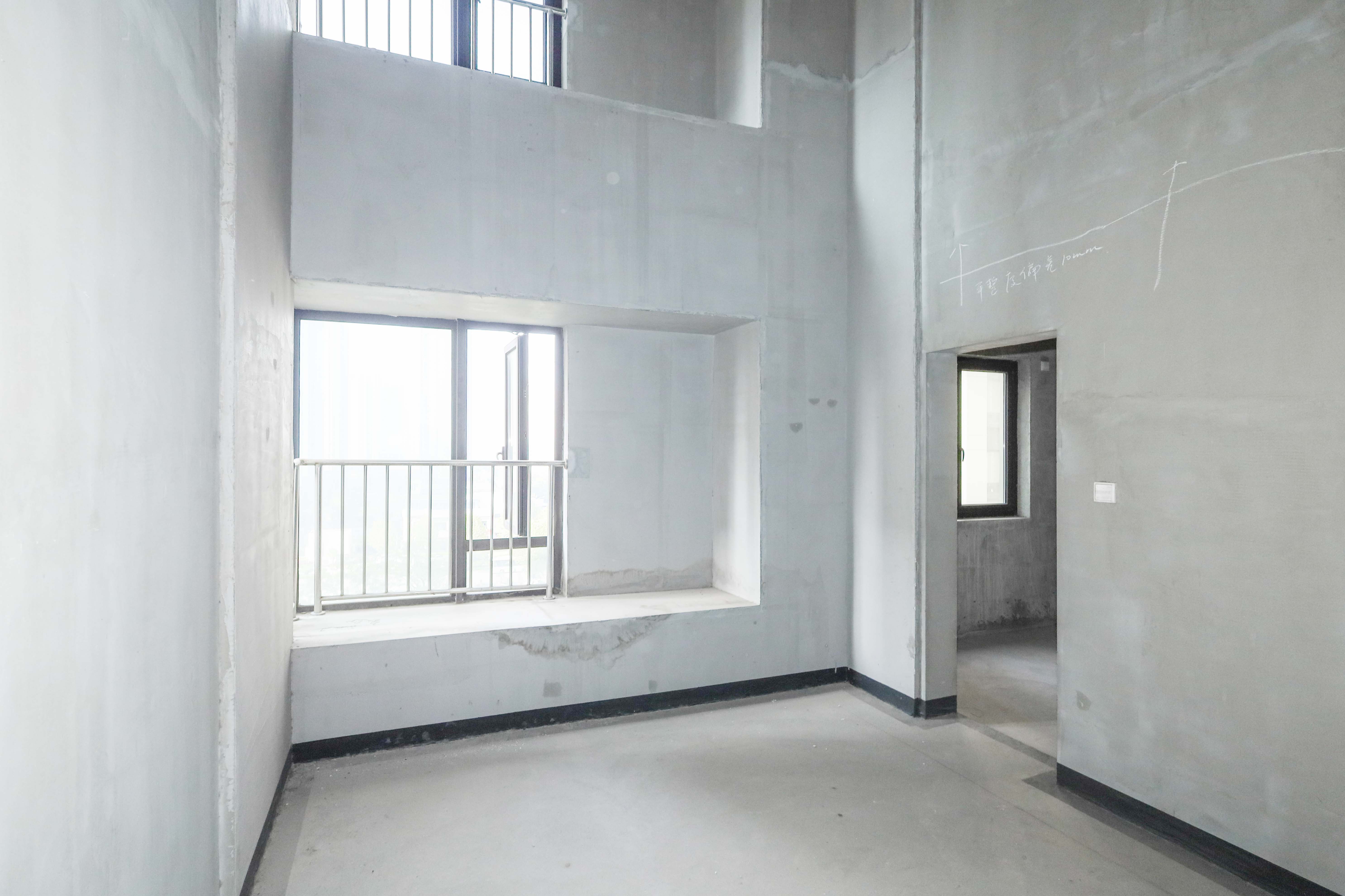 建发央著  4室2厅2卫   319.70万卧室