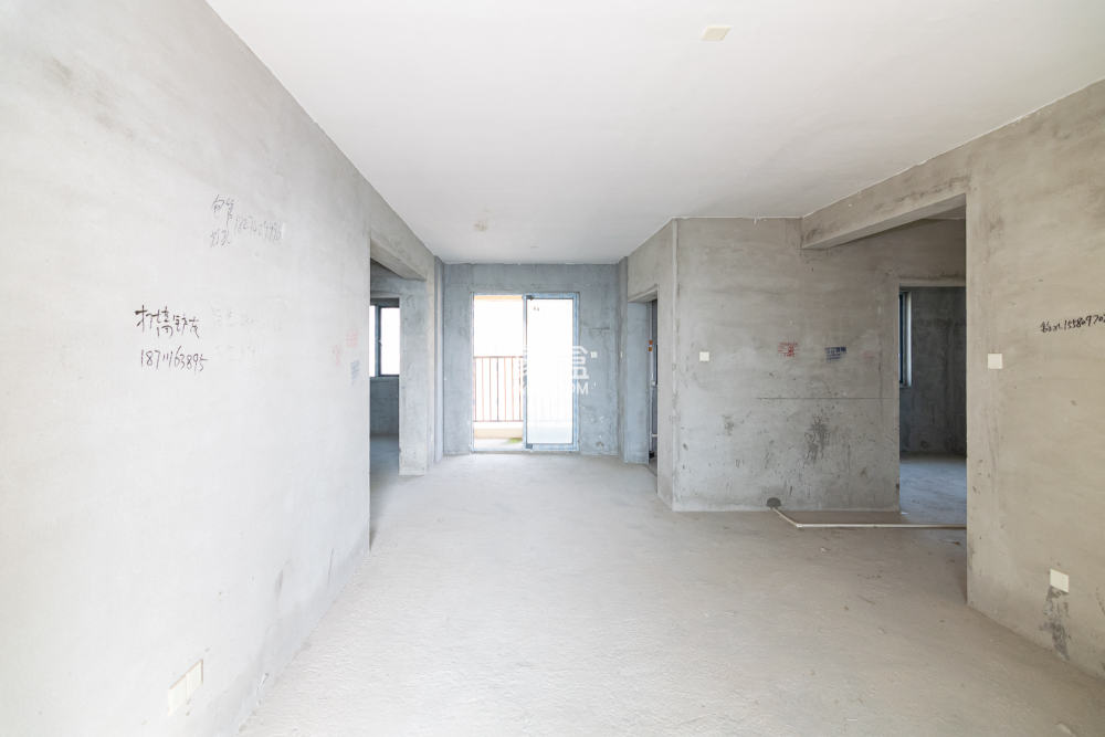 中粮鸿云  3室2厅2卫    65.0万