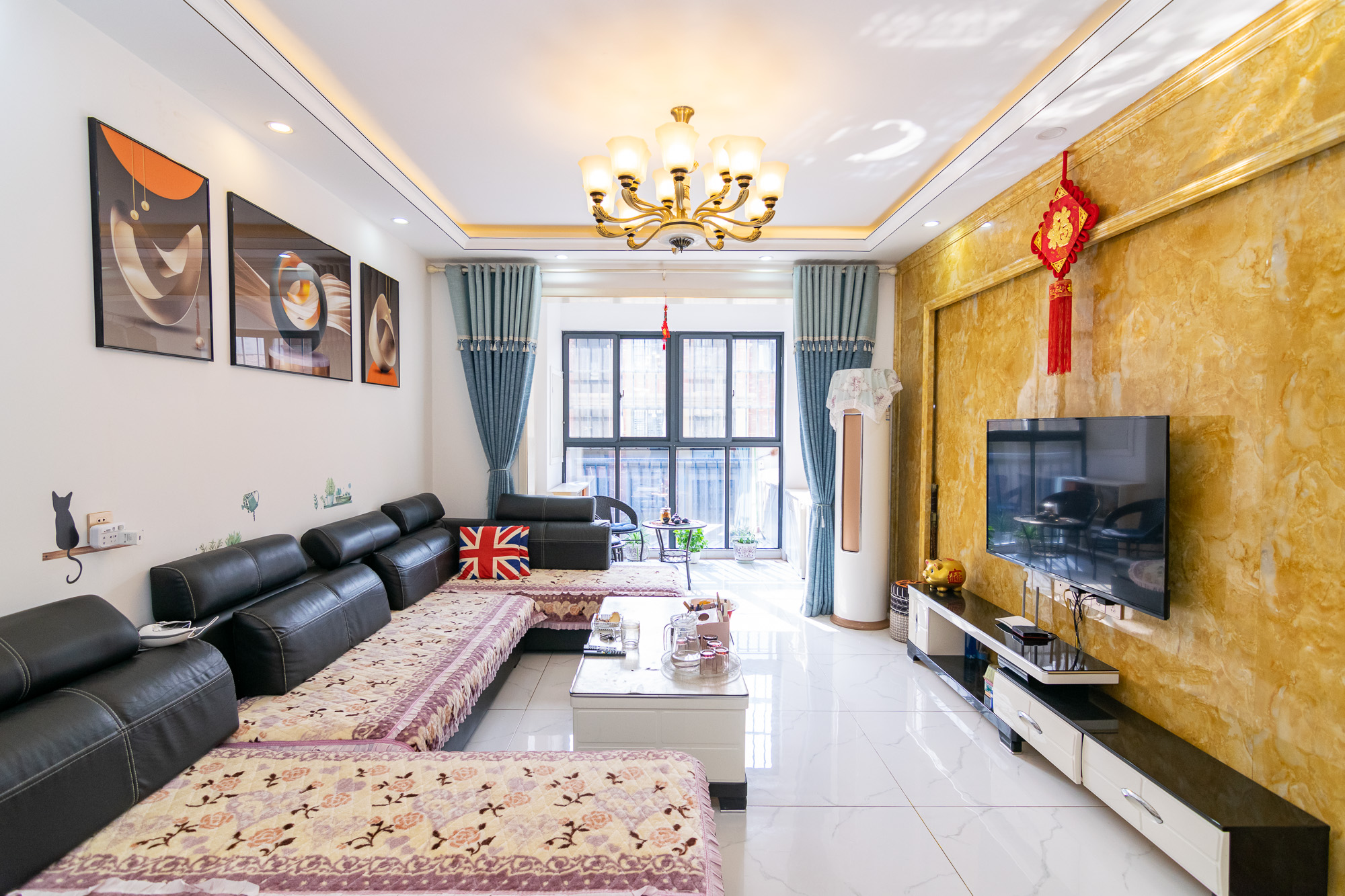 澳海澜庭  3室2厅1卫    73.0万客厅