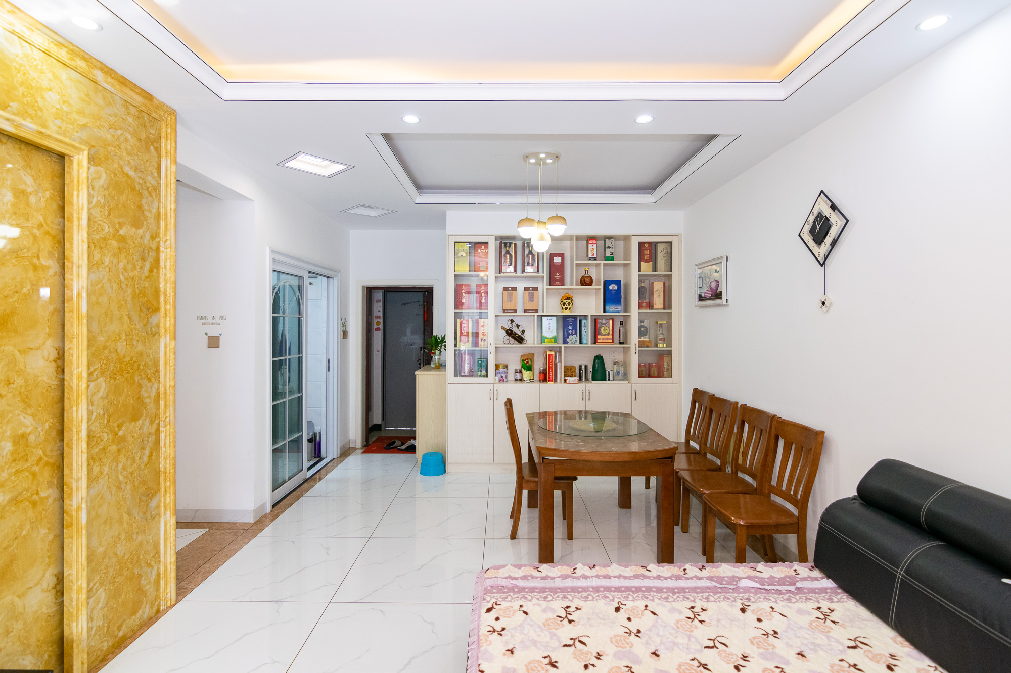 澳海澜庭  3室2厅1卫    73.0万客厅