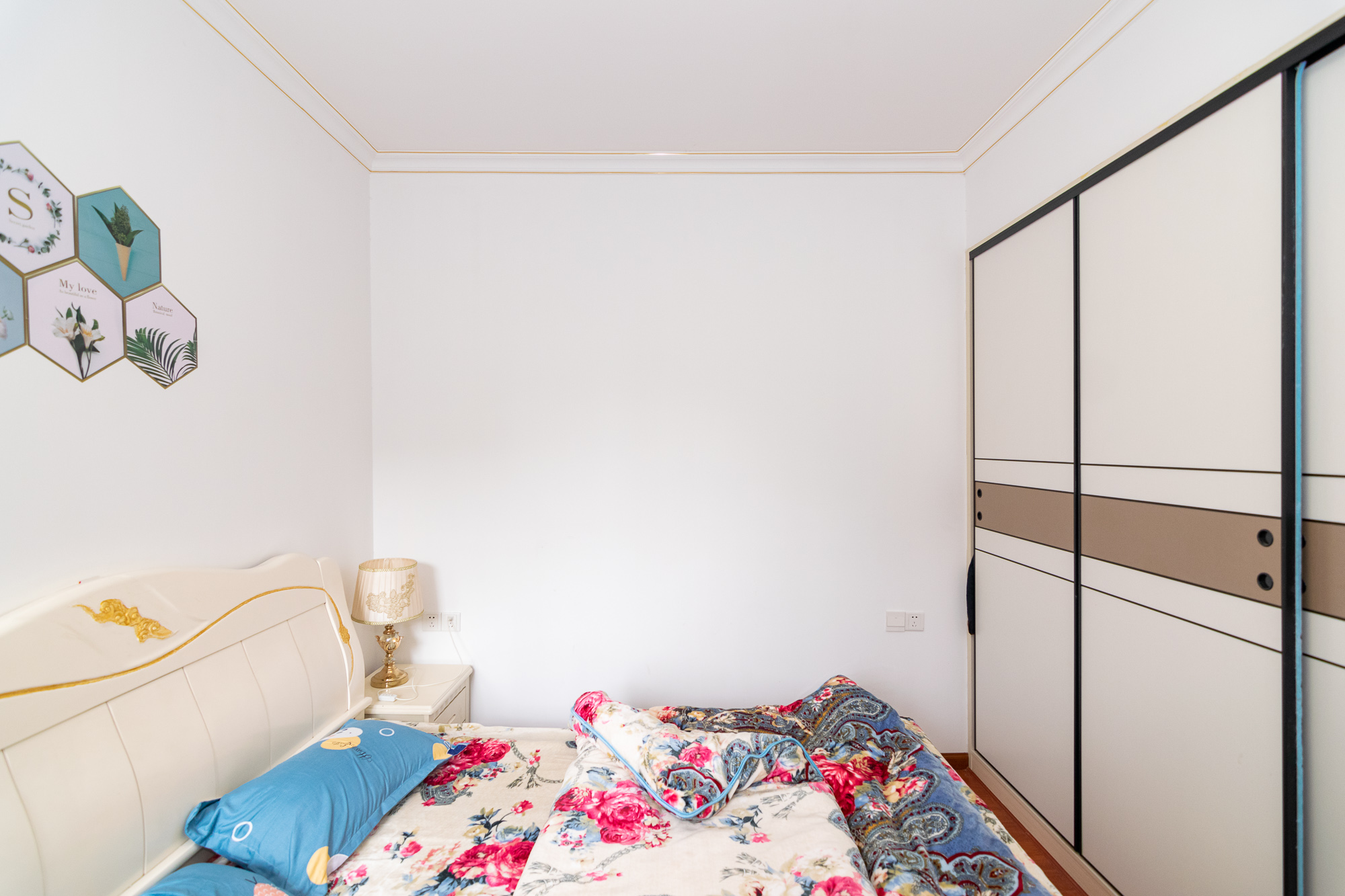 澳海澜庭  3室2厅1卫    73.0万卧室