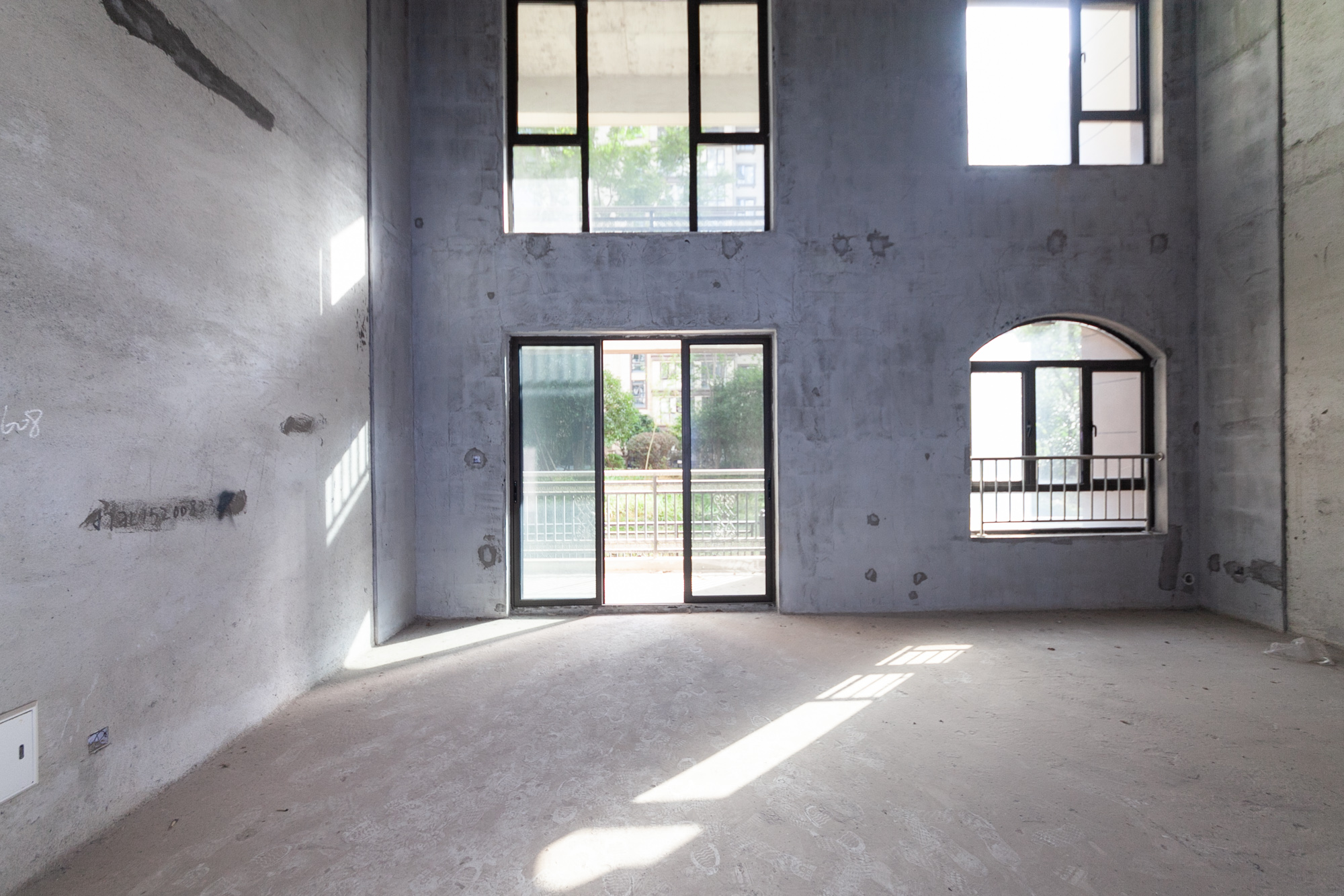 润和滨江府  6室2厅2卫    301.0万 润和滨江府  6室2厅2卫    301.0万客厅