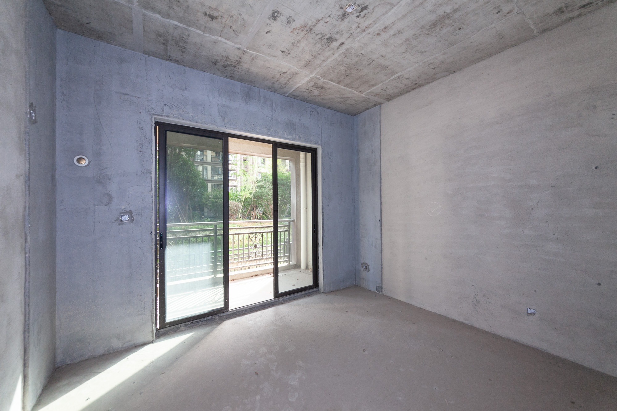 润和滨江府  6室2厅2卫    301.0万 润和滨江府  6室2厅2卫    301.0万卧室