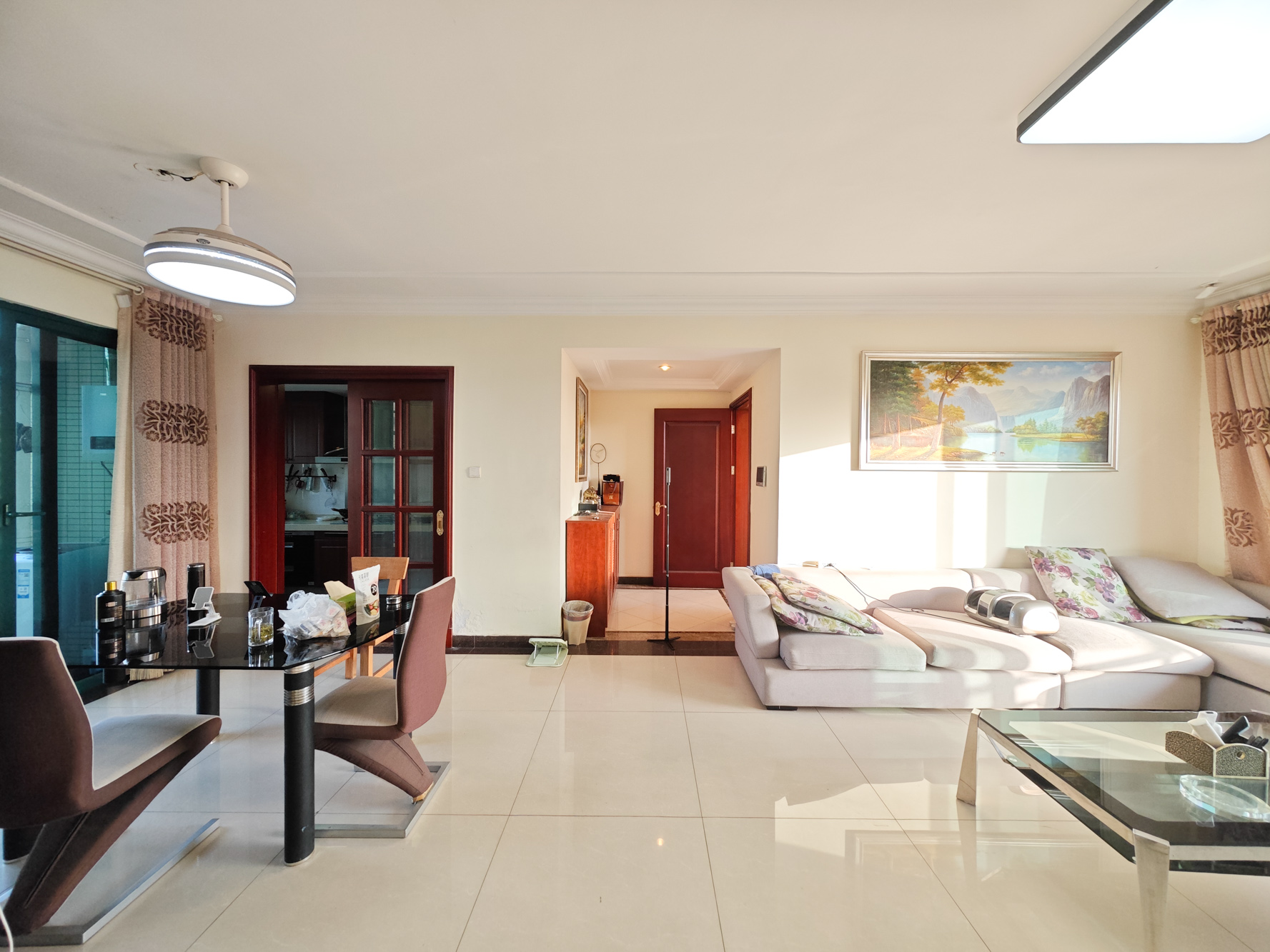 恒大城  4室2厅2卫    94.8万 恒大城  4室2厅2卫    94.8万客厅