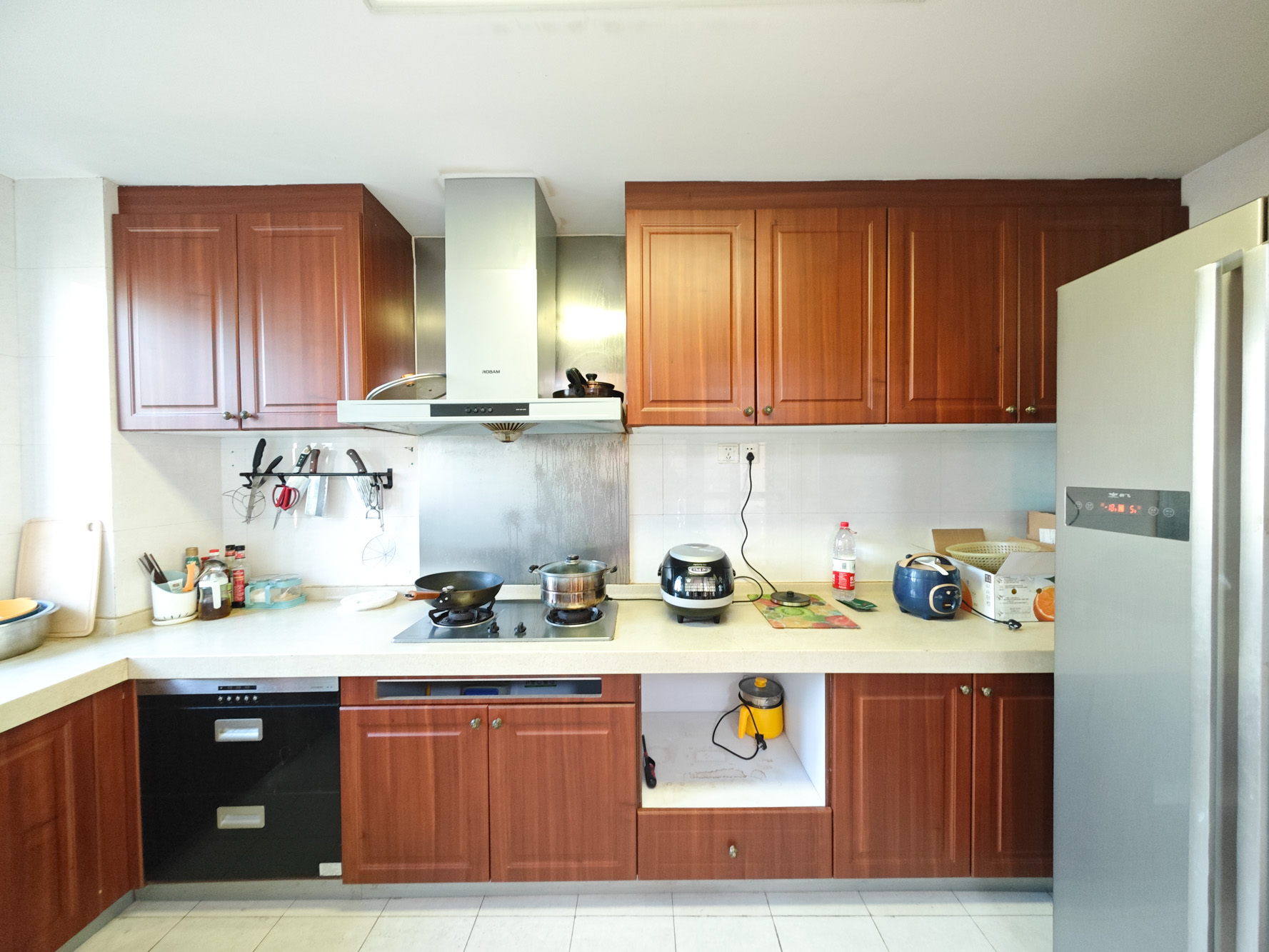 恒大城  4室2厅2卫    94.8万 恒大城  4室2厅2卫    94.8万厨房