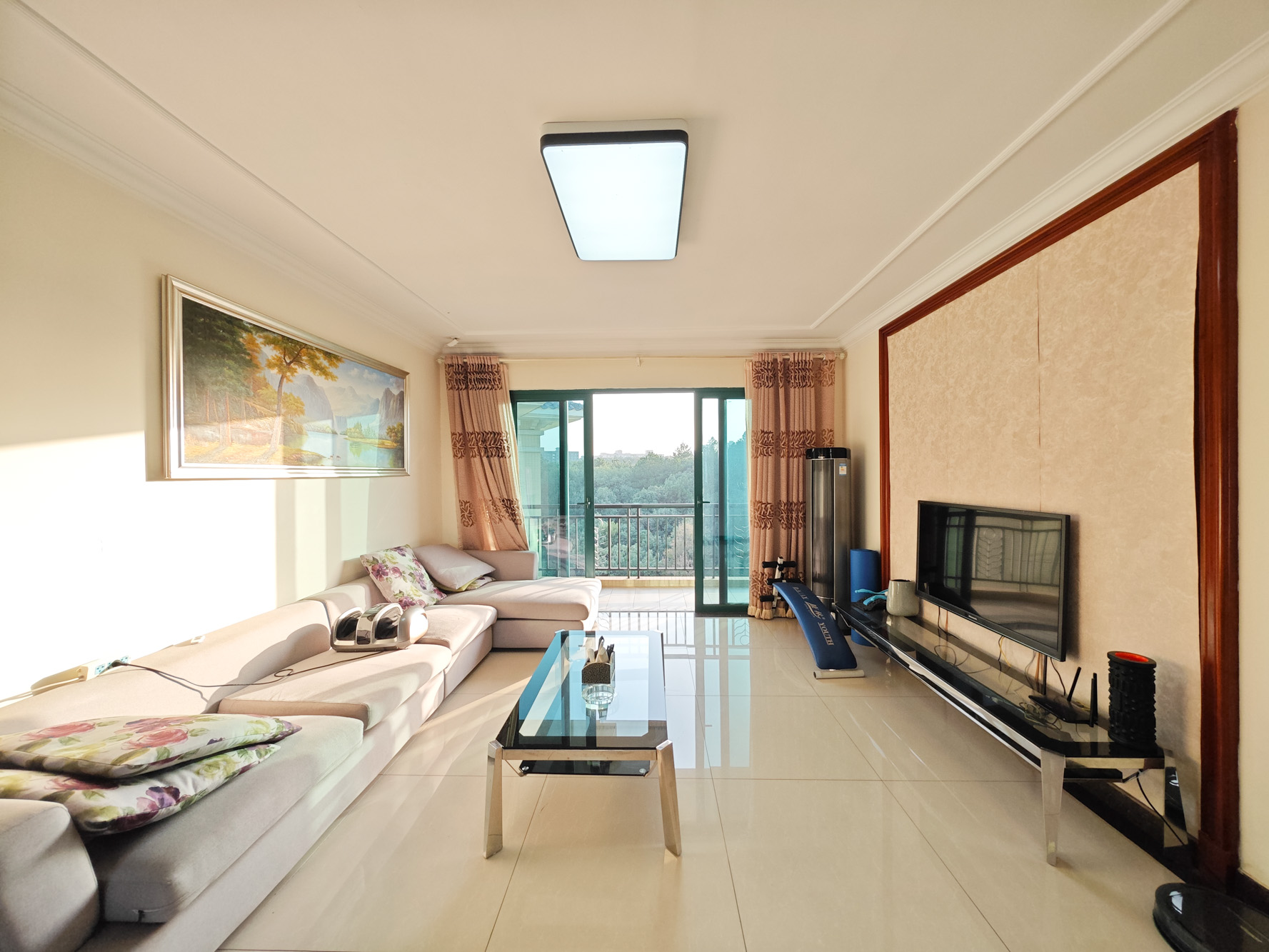 恒大城  4室2厅2卫    94.8万客厅