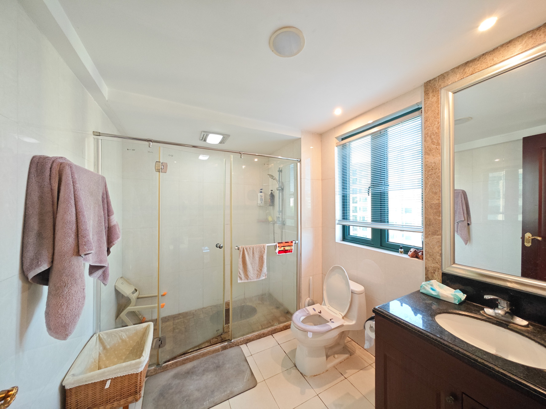 恒大城  4室2厅2卫    94.8万 恒大城  4室2厅2卫    94.8万卫生间