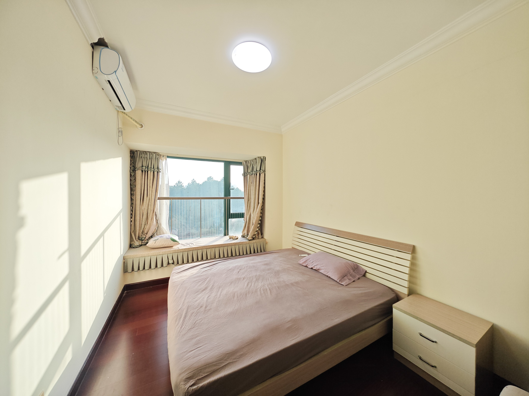 恒大城  4室2厅2卫    94.8万卧室