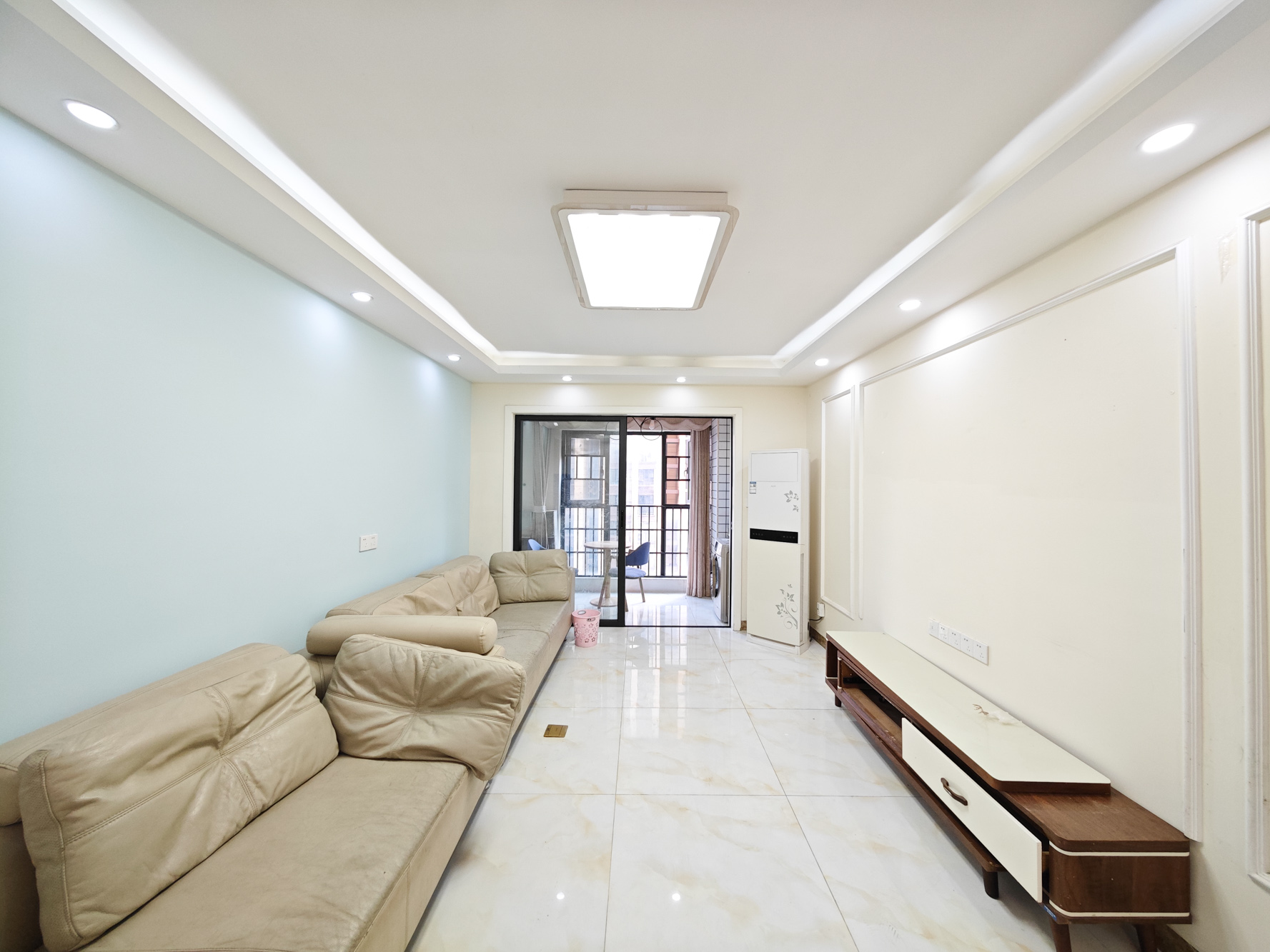 保利城(中航城国际社区、郡原美村) 3室2厅2卫 85.0万 保利城(中航城国际社区、郡原美村) 3室2厅2卫 85.0万客厅