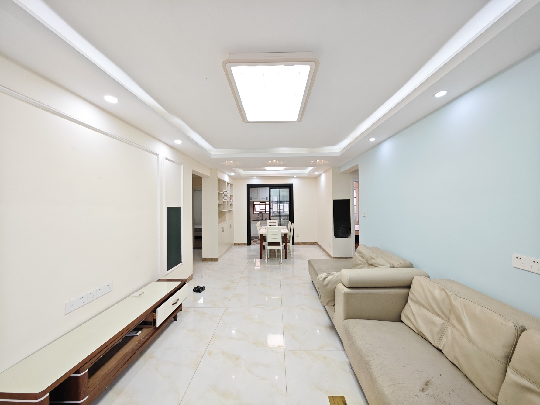 保利城(中航城国际社区、郡原美村) 3室2厅2卫 85.0万 保利城(中航城国际社区、郡原美村) 3室2厅2卫 85.0万客厅