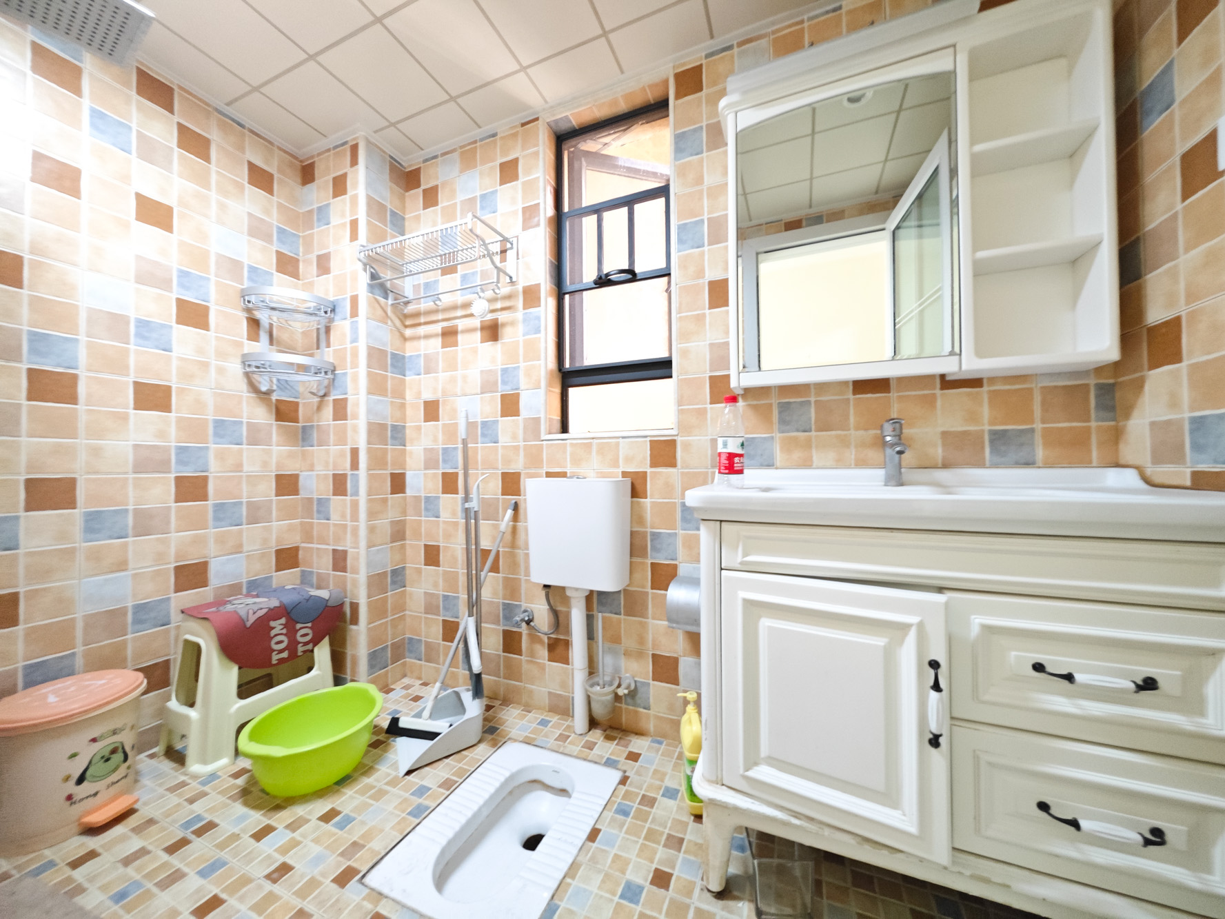 保利城(中航城国际社区、郡原美村) 3室2厅2卫 85.0万 保利城(中航城国际社区、郡原美村) 3室2厅2卫 85.0万卫生间