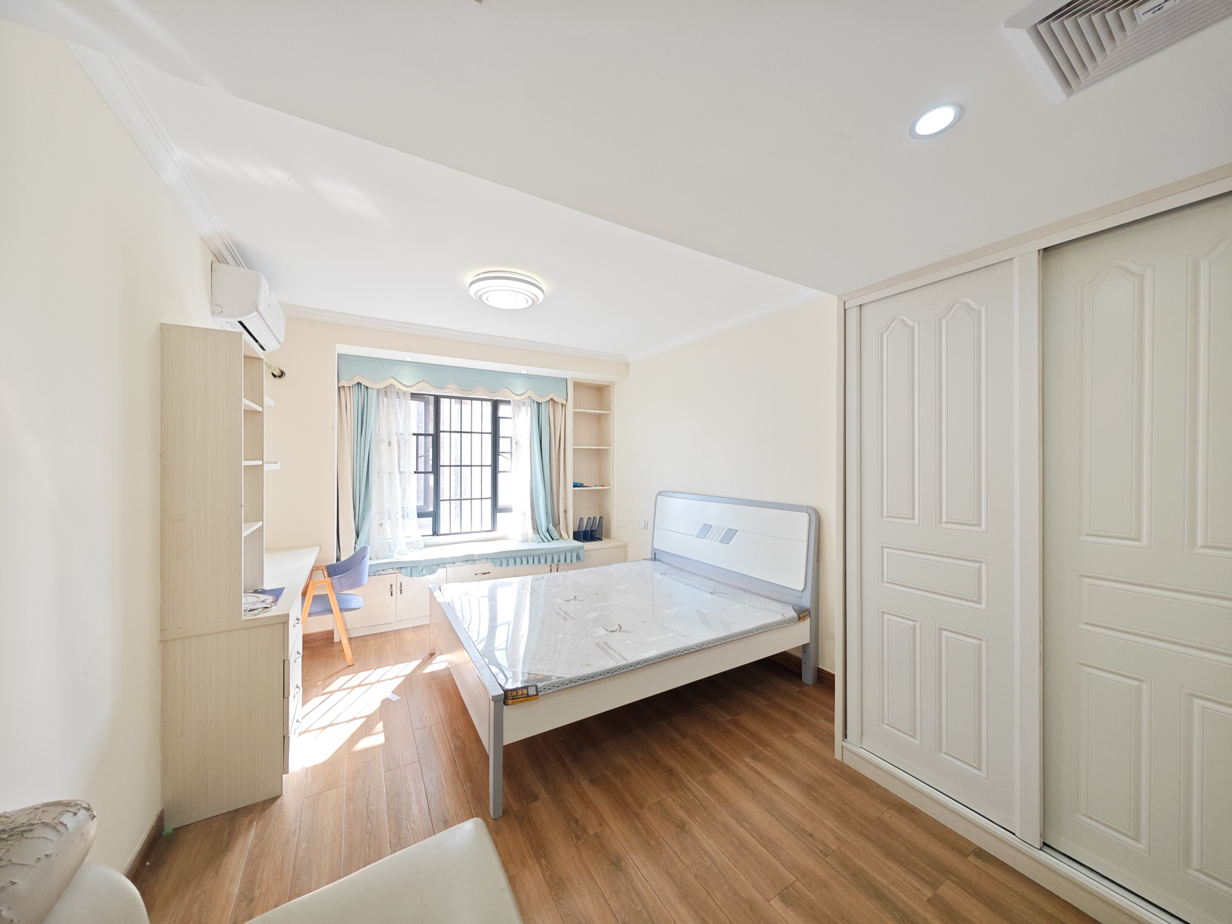 保利城(中航城国际社区、郡原美村) 3室2厅2卫 85.0万 保利城(中航城国际社区、郡原美村) 3室2厅2卫 85.0万卧室