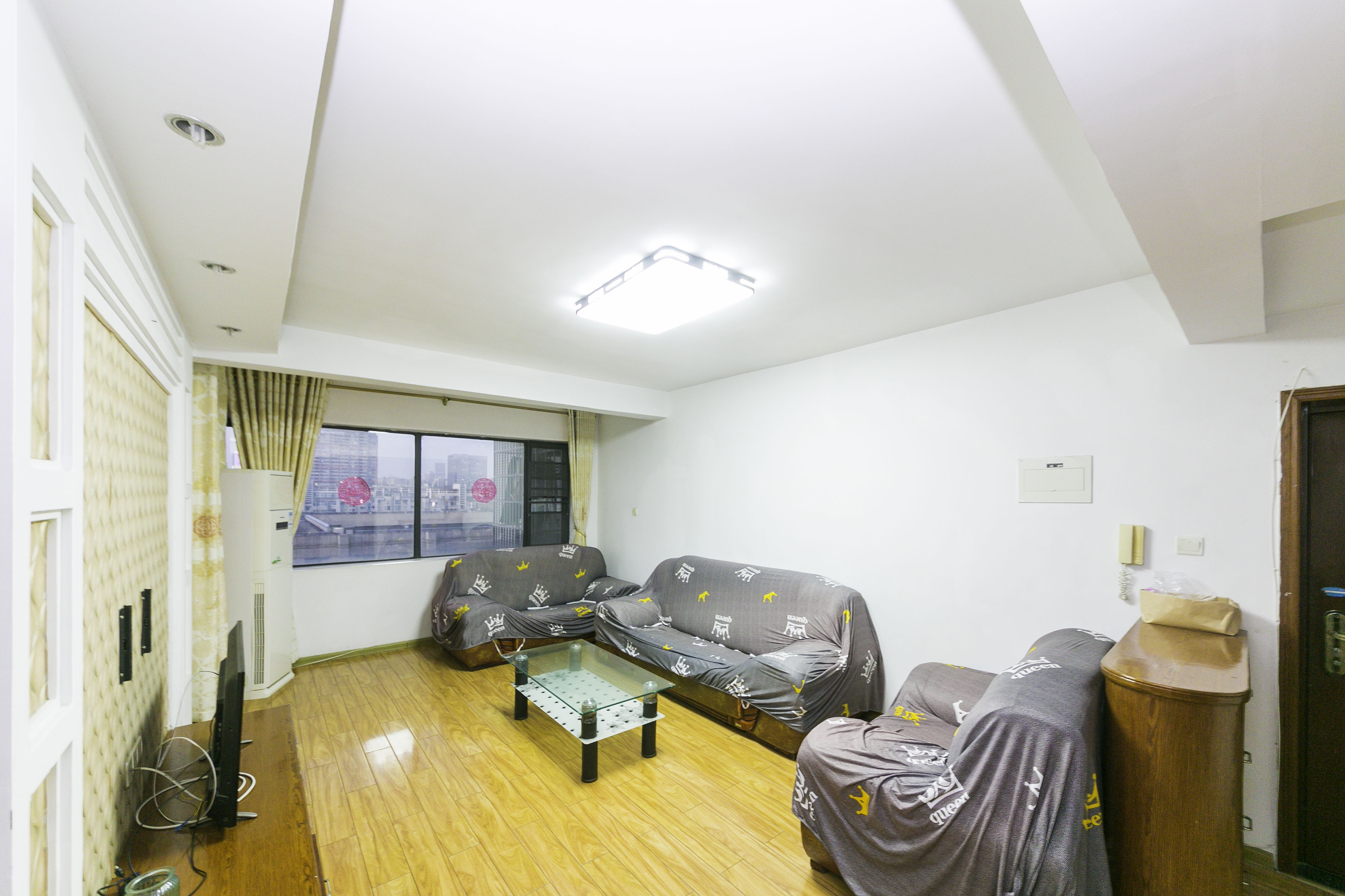 和庄  3室2厅1卫   107.30万客厅
