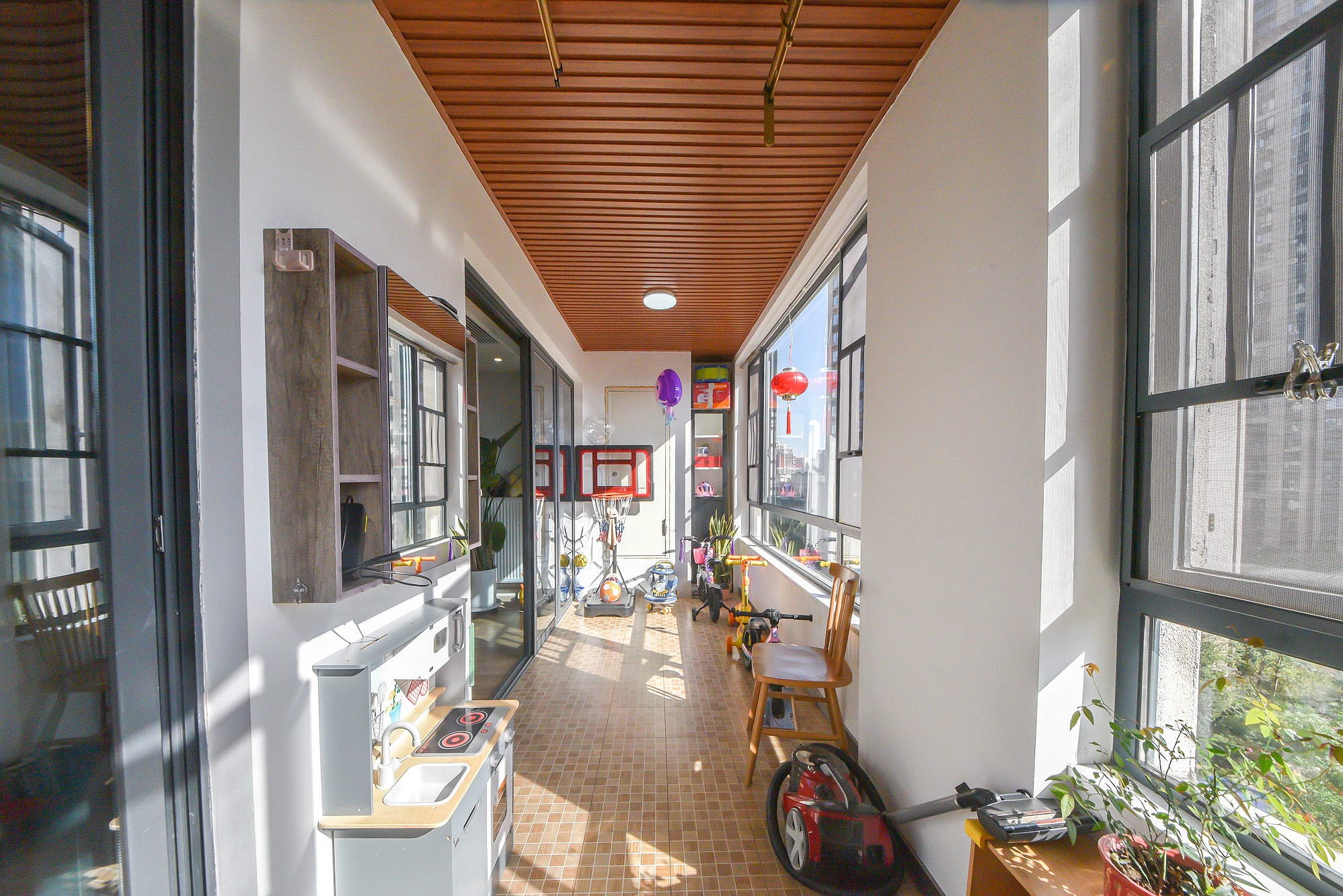 建发中央悦府  4室2厅2卫   239.80万阳台