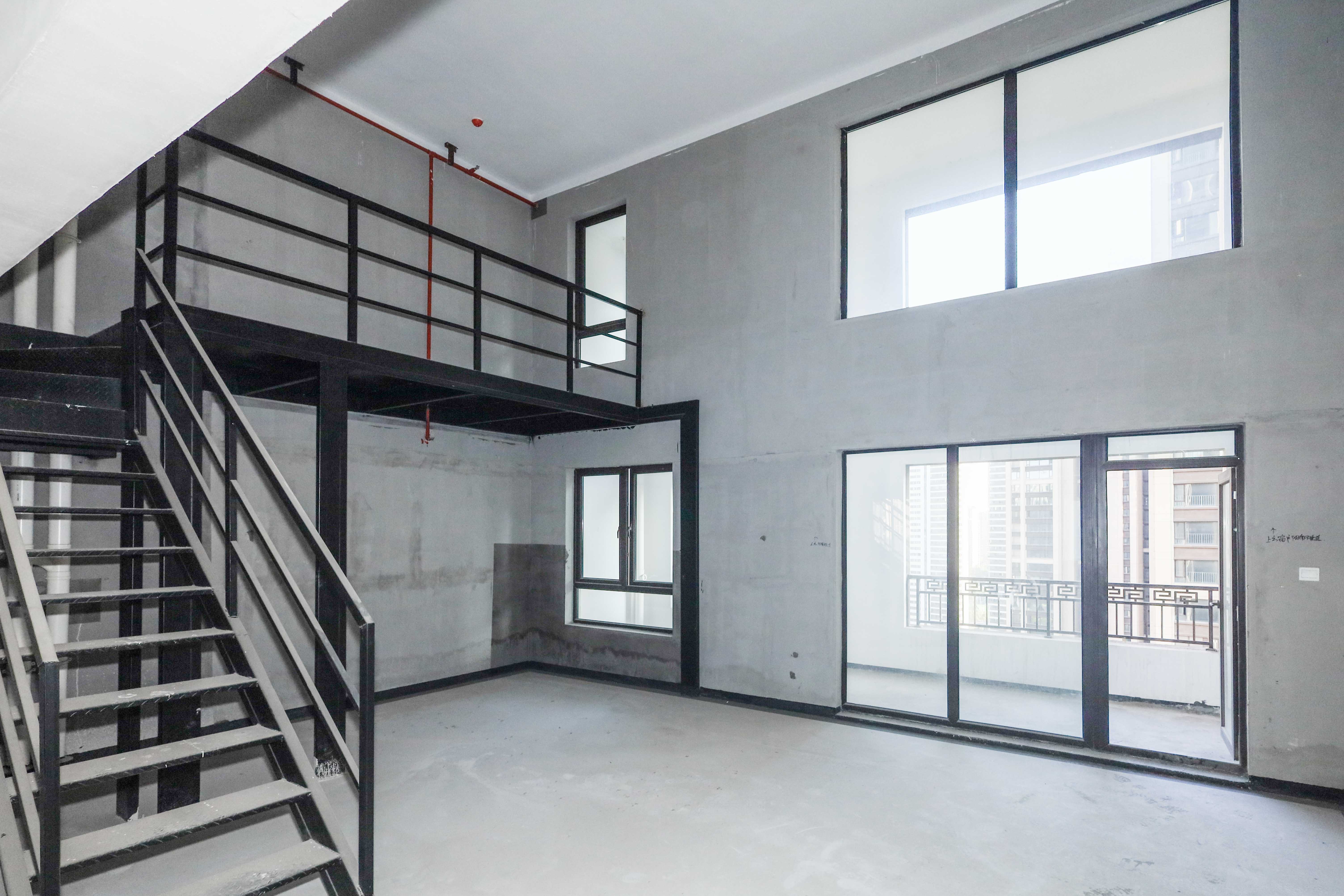 建发央著  4室2厅2卫   308.00万客厅