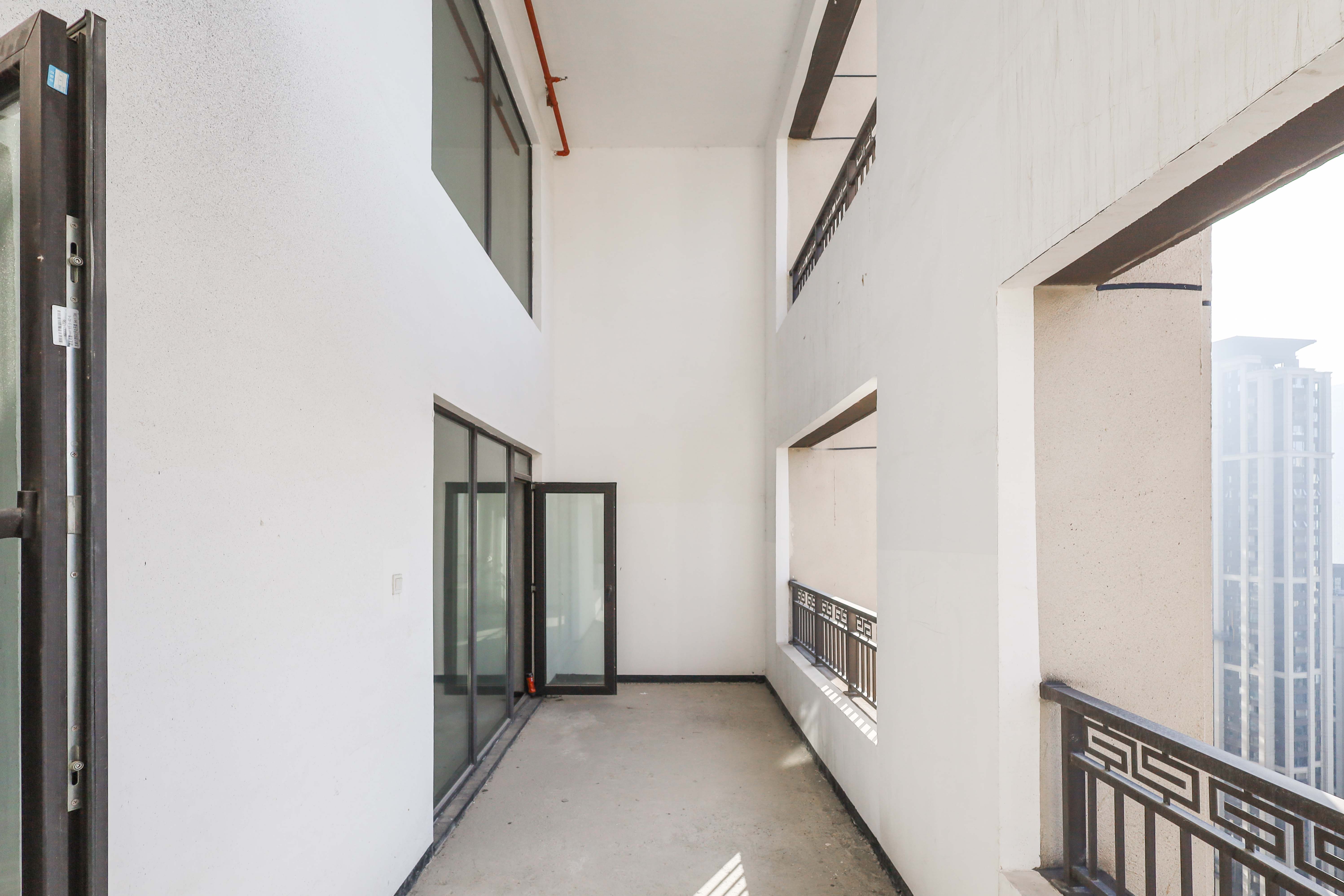 建发央著  4室2厅2卫   280.00万阳台