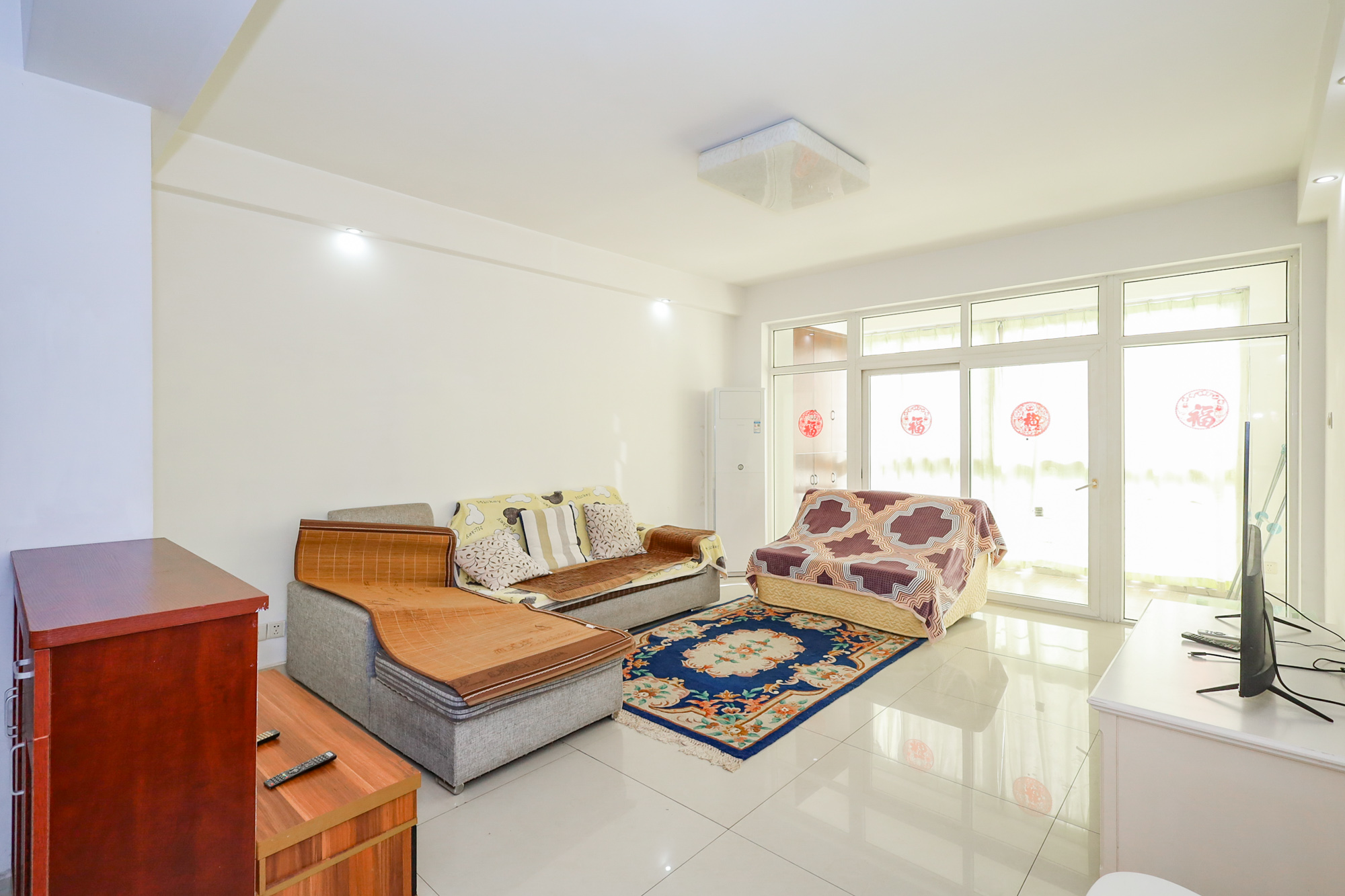 八方小区A区 3室2厅2卫 370.0万 八方小区A区 3室2厅2卫 370.0万客厅