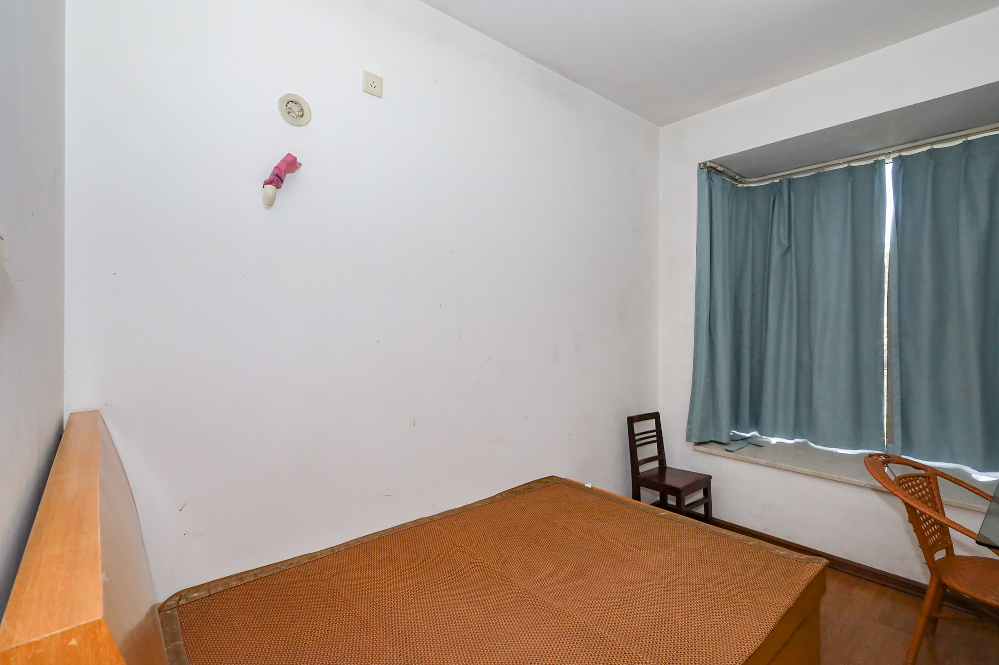 八方小区A区 3室2厅2卫 370.0万 八方小区A区 3室2厅2卫 370.0万卧室